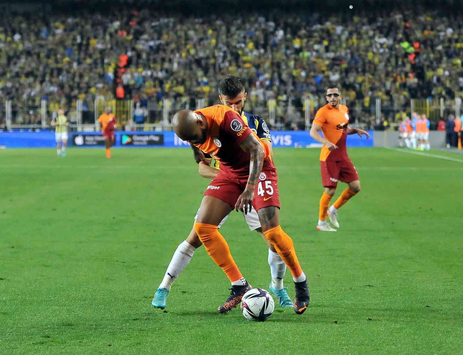 Süper Lig’in 32. haftasında Fenerbahçe, sahasında ezeli rakibi Galatasaray’ı konuk ediyor. Karşılamanın ilk yarısı ev sahibi ekibin 1-0’lık ...