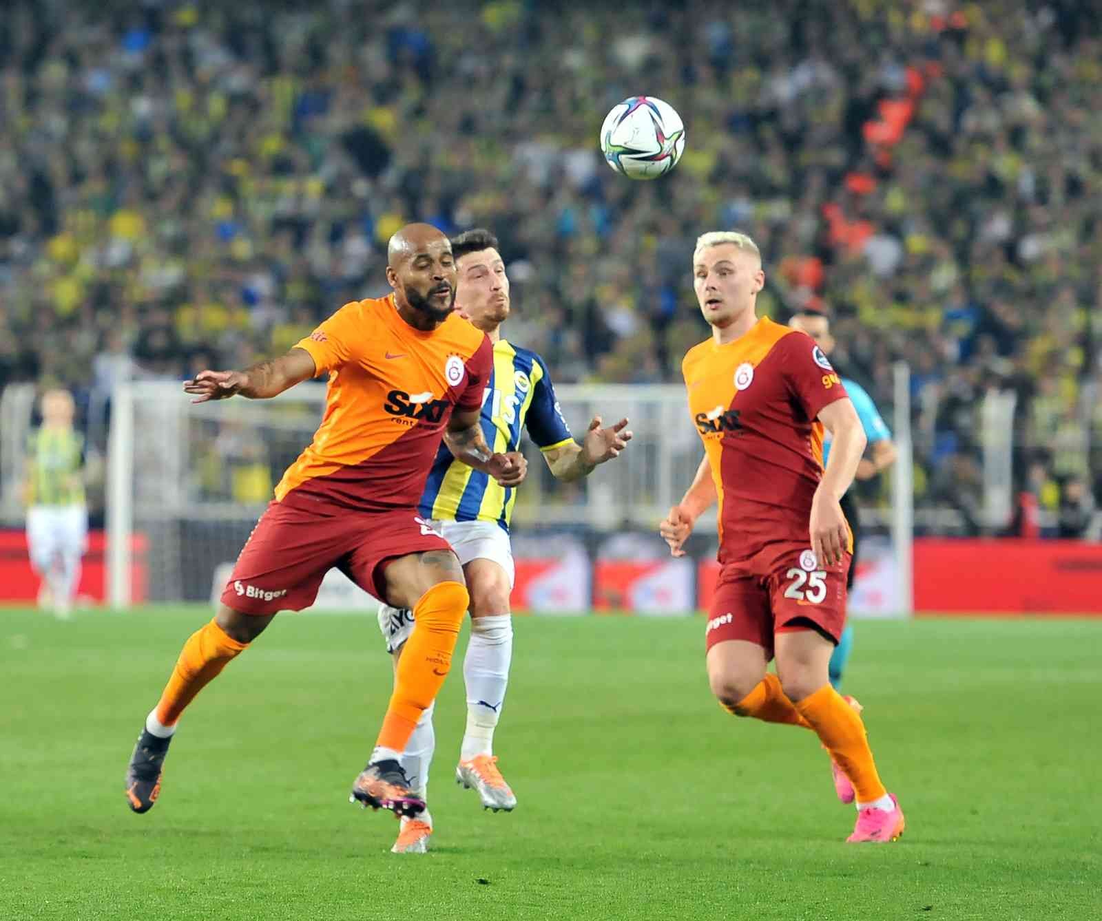 Süper Lig’in 32. haftasında Fenerbahçe, sahasında ezeli rakibi Galatasaray’ı konuk ediyor. Karşılamanın ilk yarısı ev sahibi ekibin 1-0’lık ...