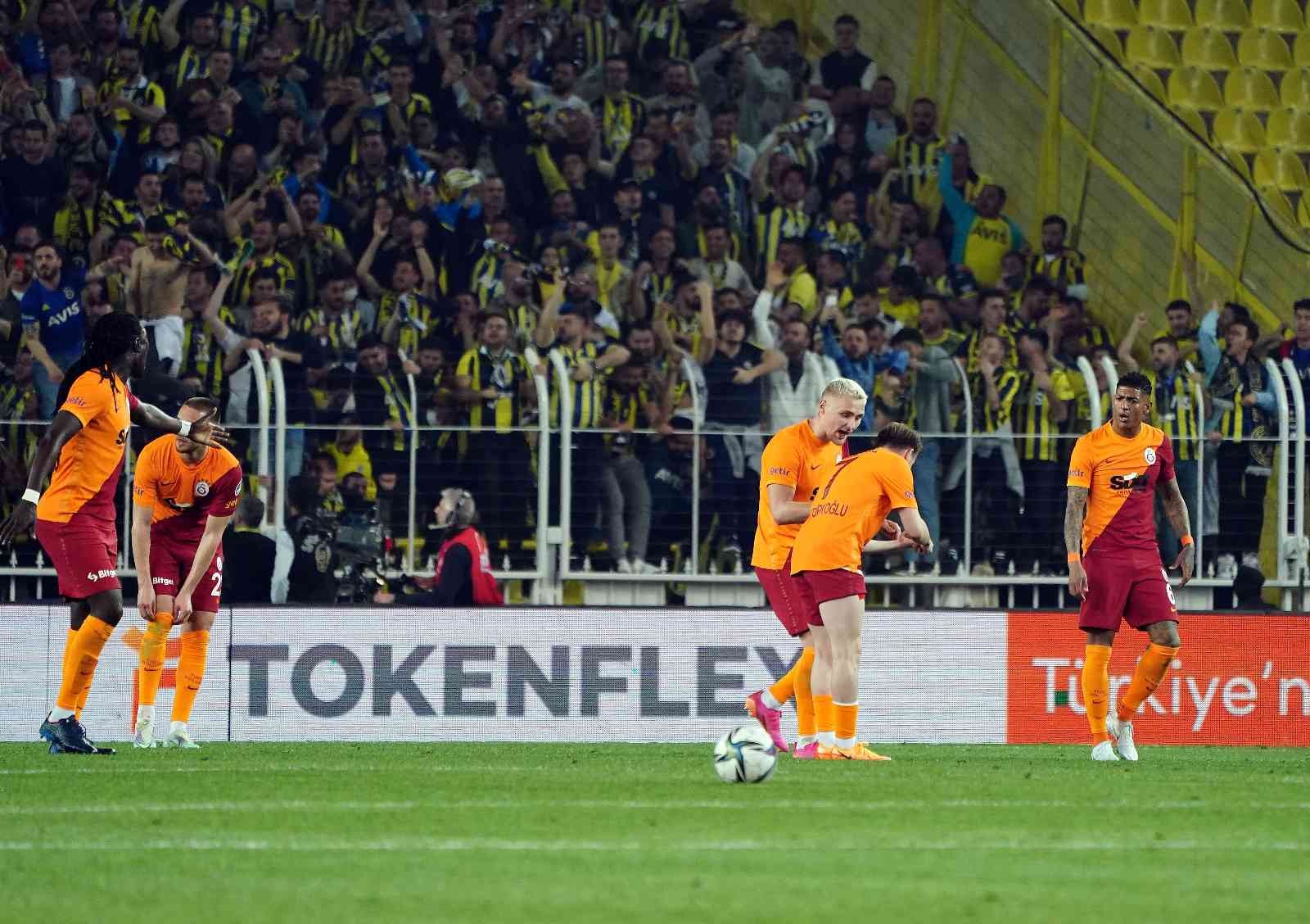 Süper Lig’in 32. haftasında Fenerbahçe, sahasında ezeli rakibi Galatasaray’ı konuk ediyor. Karşılamanın ilk yarısı ev sahibi ekibin 1-0’lık ...