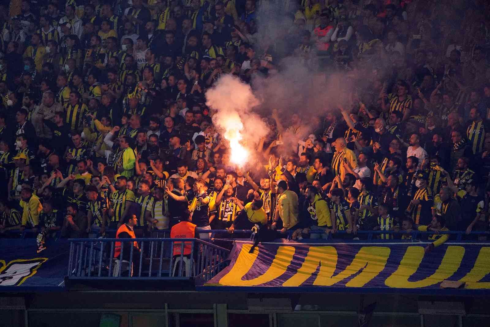 Süper Lig’in 32. haftasında Fenerbahçe, sahasında ezeli rakibi Galatasaray’ı konuk ediyor. Karşılamanın ilk yarısı ev sahibi ekibin 1-0’lık ...