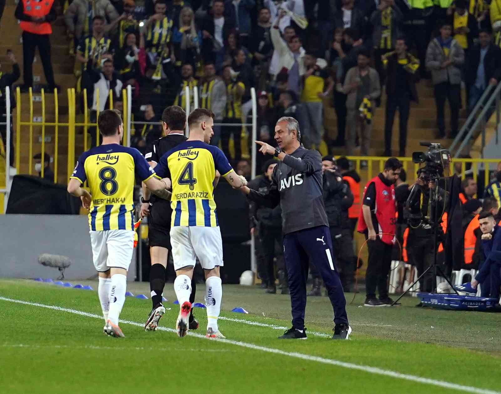 Spor Toto Süper Lig’in 33. haftasında Fenerbahçe sahasında Göztepe ile karşılaşıyor. Mücadelenin ilk yarısı sarı-lacivertlilerin 1-0’lık ...