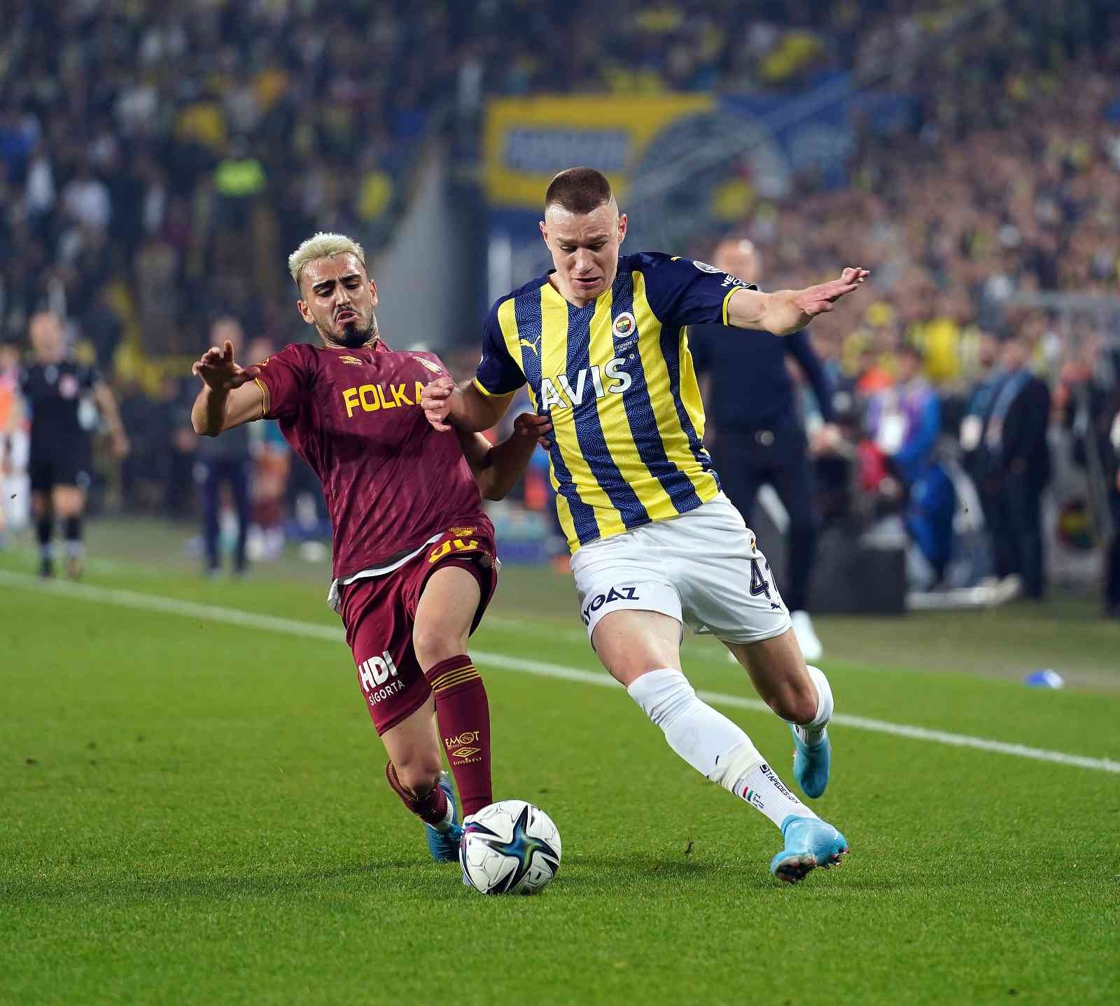 Spor Toto Süper Lig’in 33. haftasında Fenerbahçe sahasında Göztepe ile karşılaşıyor. Mücadelenin ilk yarısı sarı-lacivertlilerin 1-0’lık ...