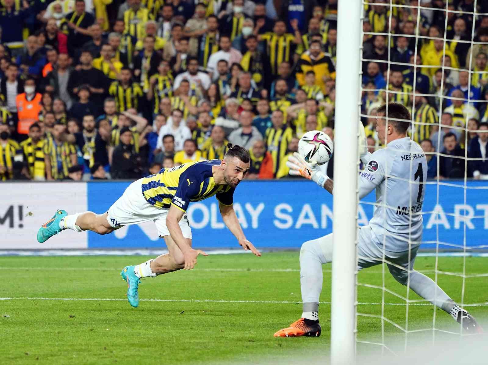 Spor Toto Süper Lig’in 32. haftasında Fenerbahçe, sahasında ezeli rakibi Galatasaray’ı konuk etti. Sarı-lacivertliler sahadan 2-0’lık galibiyetle ...