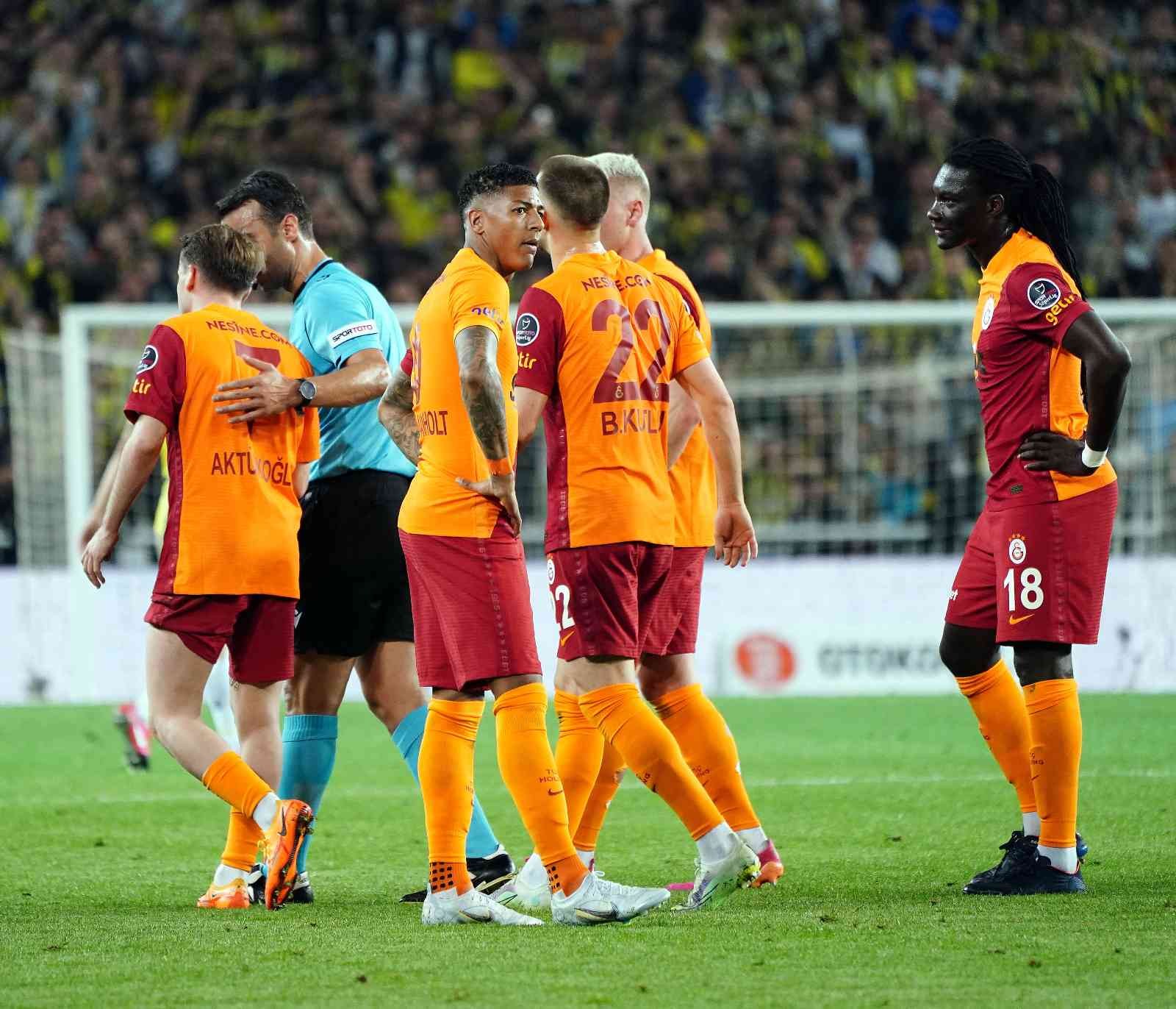 Spor Toto Süper Lig’in 32. haftasında Fenerbahçe, sahasında ezeli rakibi Galatasaray’ı konuk etti. Sarı-lacivertliler sahadan 2-0’lık galibiyetle ...