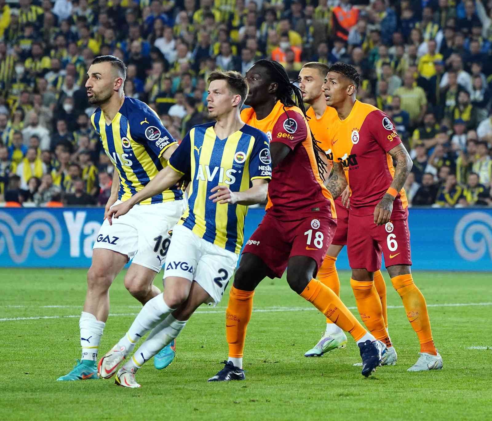 Spor Toto Süper Lig’in 32. haftasında Fenerbahçe, sahasında ezeli rakibi Galatasaray’ı konuk etti. Sarı-lacivertliler sahadan 2-0’lık galibiyetle ...