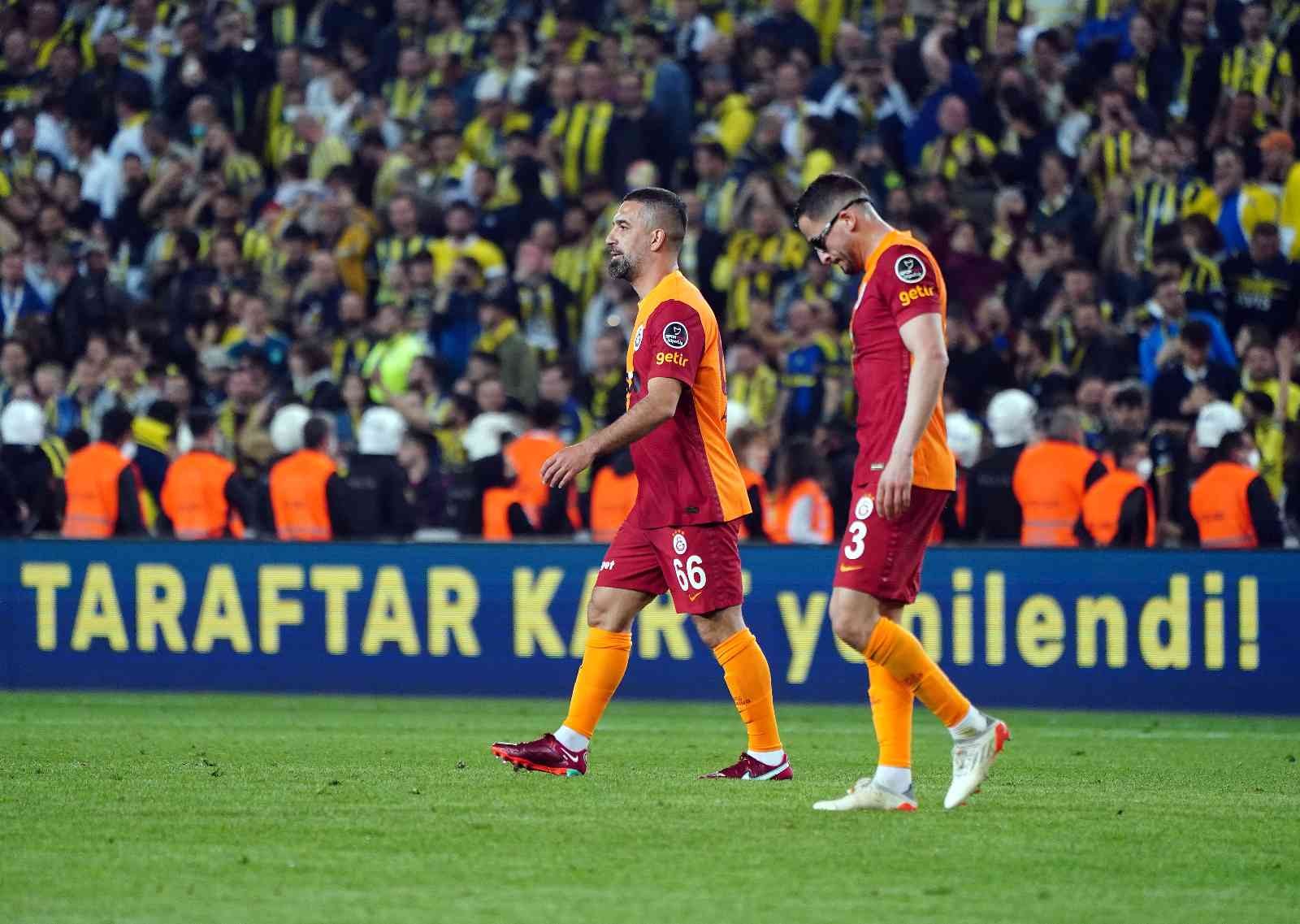 Spor Toto Süper Lig’in 32. haftasında Fenerbahçe, sahasında ezeli rakibi Galatasaray’ı konuk etti. Sarı-lacivertliler sahadan 2-0’lık galibiyetle ...