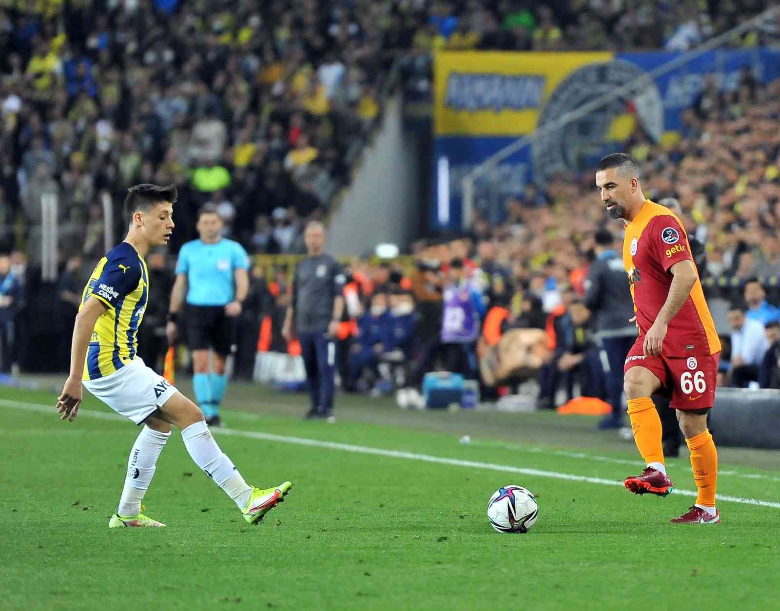 Spor Toto Süper Lig’in 32. haftasında Fenerbahçe, sahasında ezeli rakibi Galatasaray’ı konuk etti. Sarı-lacivertliler sahadan 2-0’lık galibiyetle ...