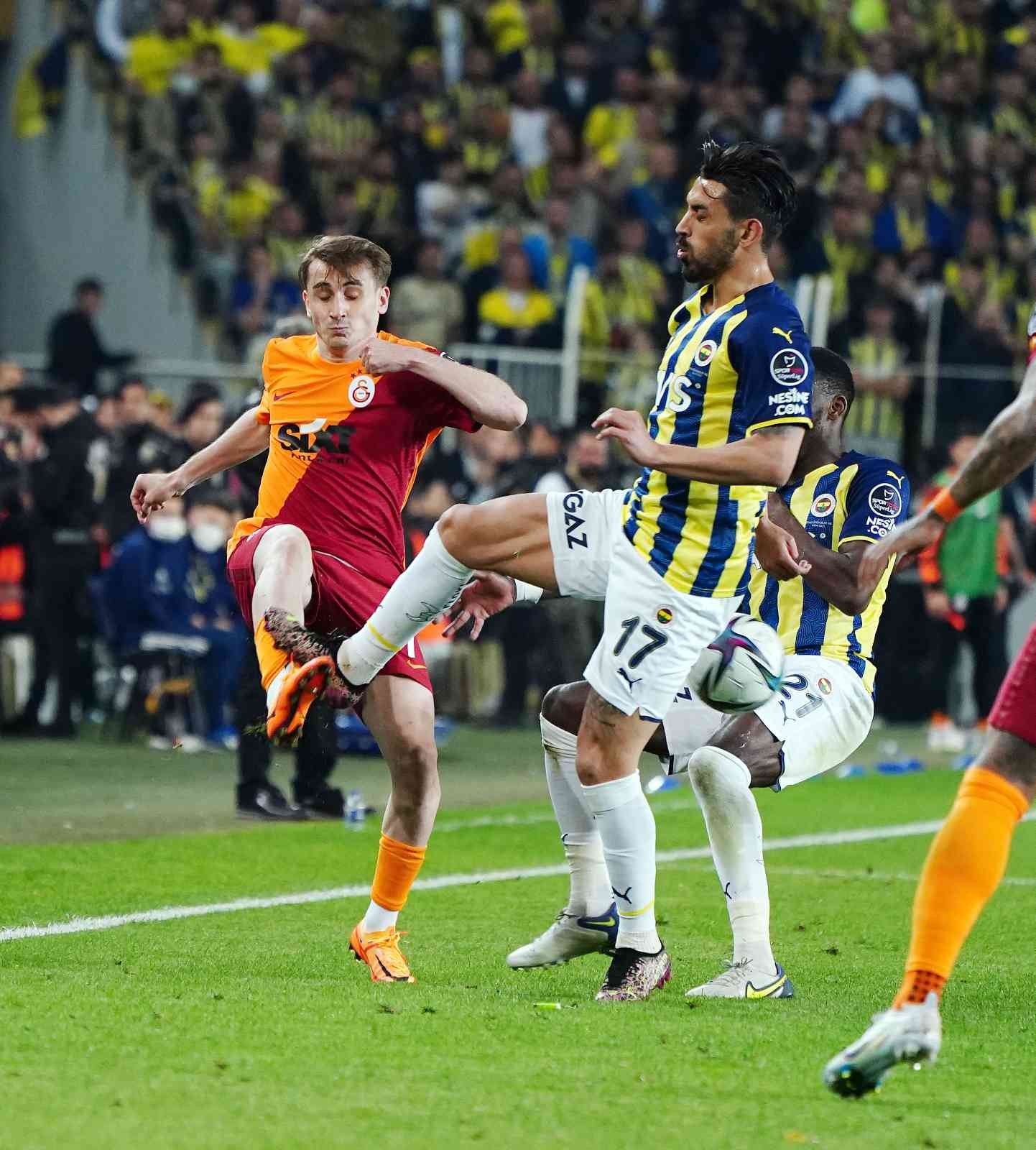 Spor Toto Süper Lig’in 32. haftasında Fenerbahçe, sahasında ezeli rakibi Galatasaray’ı konuk etti. Sarı-lacivertliler sahadan 2-0’lık galibiyetle ...