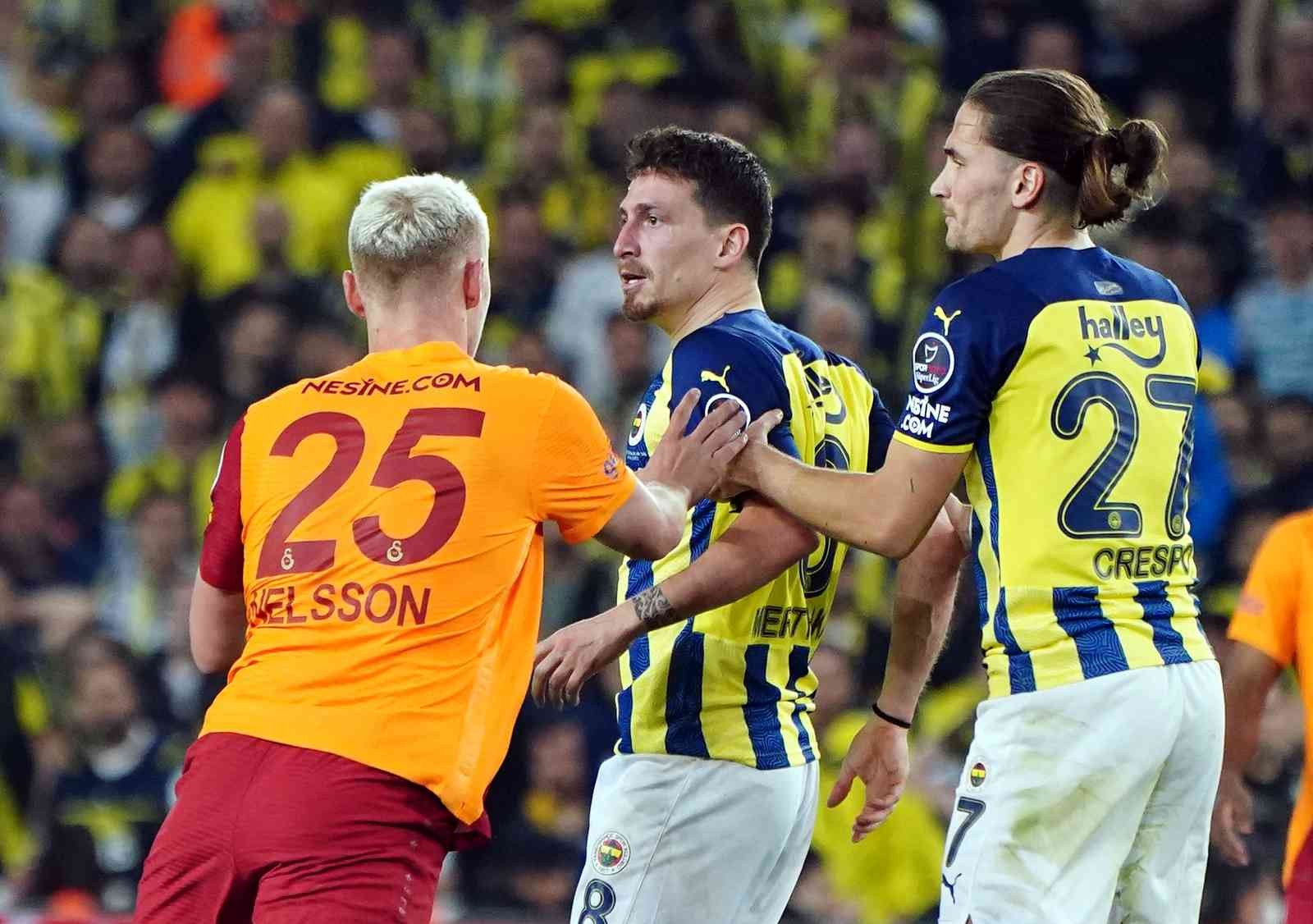 Spor Toto Süper Lig’in 32. haftasında Fenerbahçe, sahasında ezeli rakibi Galatasaray’ı konuk etti. Sarı-lacivertliler sahadan 2-0’lık galibiyetle ...