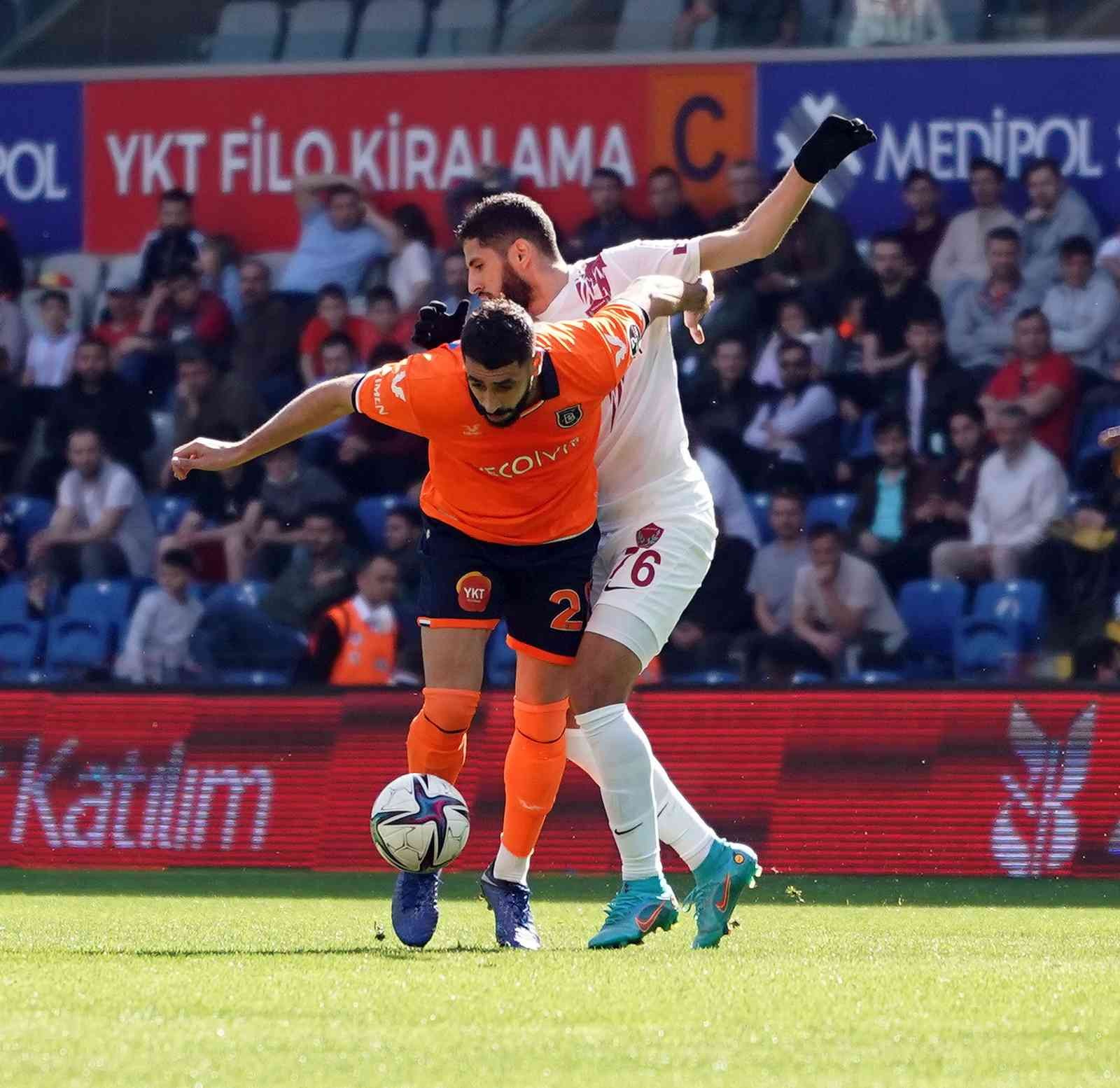 Spor Toto Süper Lig’in 34. haftasında Medipol Başakşehir, A.Hatayspor’u ağlıyor. Karşılaşmanın ilk yarısı golsüz eşitlikle tamamlandı. Maçtan ...