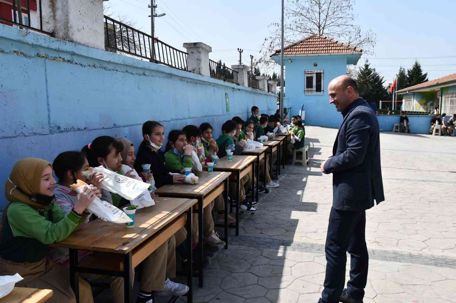 Yalova Altınova Belediye Başkanı Dr. Metin Oral, Altınova Kaytadere Anaokulu ve Altınova İmam Hatip Ortaokulu öğrencileriyle buluştu. Okul ...