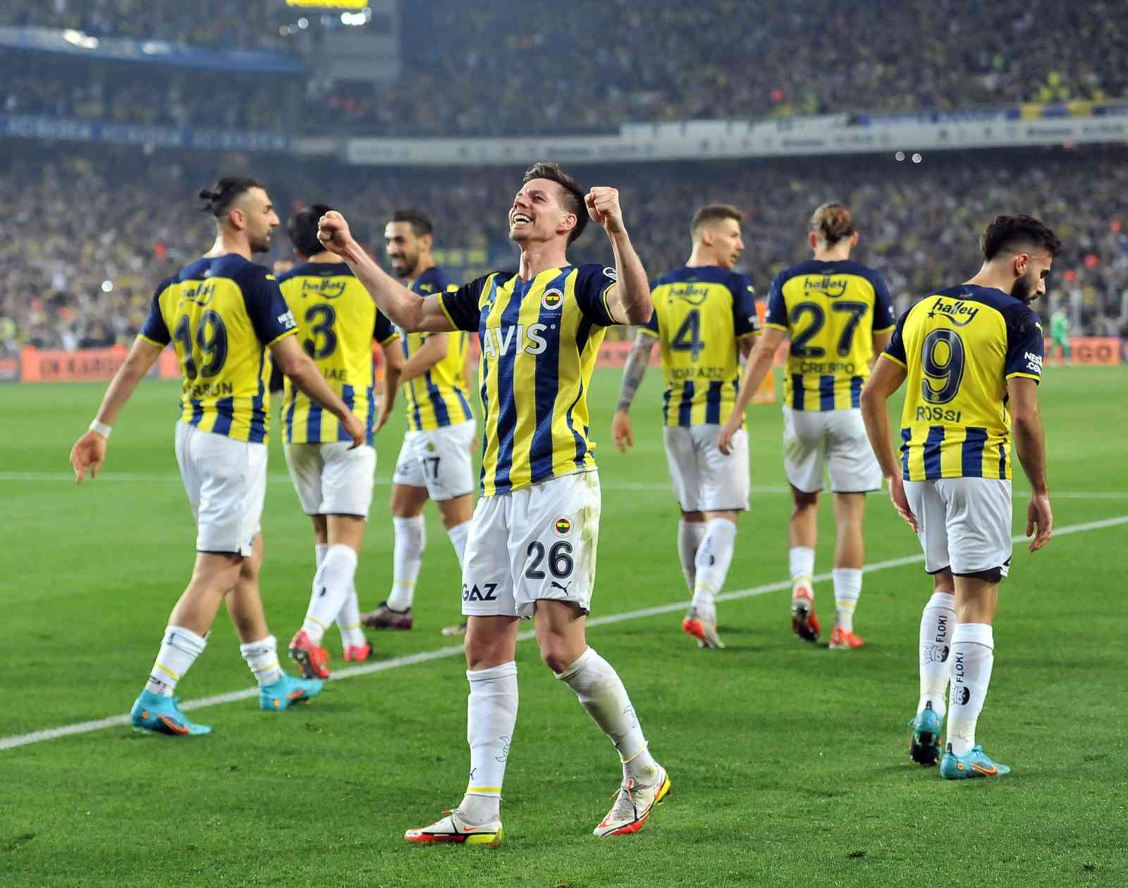 Süper Lig’de 32. hafta geride kalırken, futbolseverler keyifli maçlara şahitlik etti. Fenerbahçe ve Antalyaspor’un galibiyet serisi sürerken ...