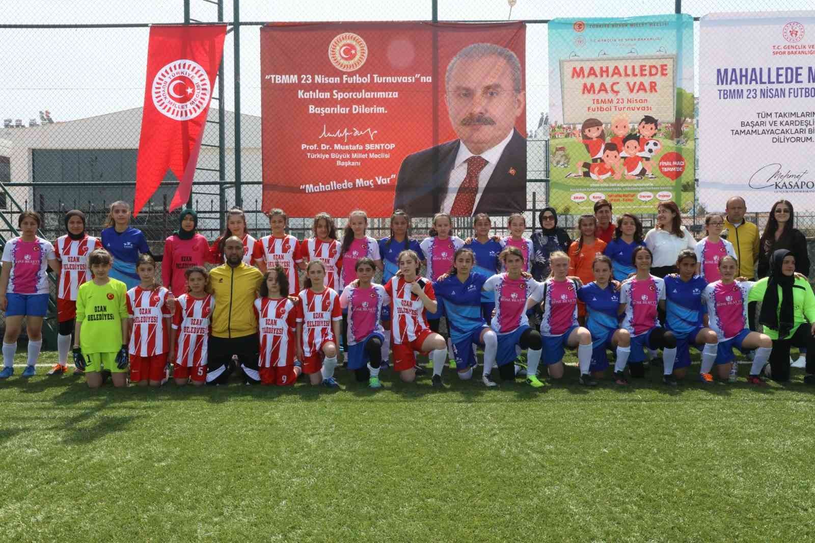 Türkiye Büyük Millet Meclisi’nin öncülüğünde Gençlik ve Spor Bakanlığı iş birliğiyle düzenlenen “TBMM 23 Nisan Futbol Turnuvası” Mahallede Maç ...