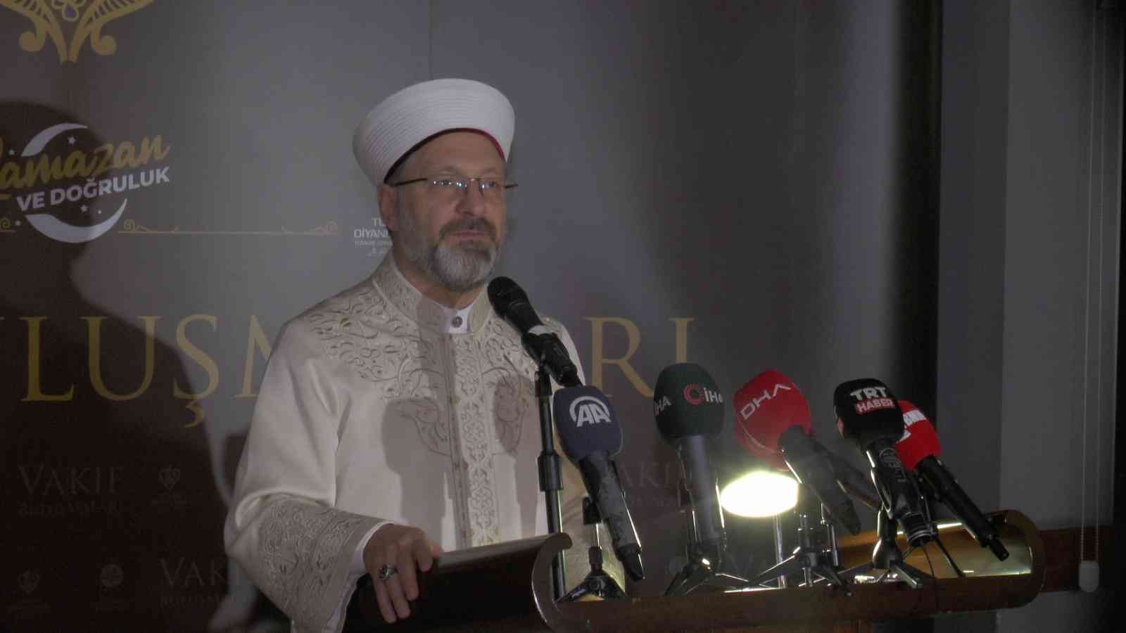 TBMM Başkanı Mustafa Şentop ile Diyanet İşleri Başkanı Ali Erbaş, Üsküdar’da Türkiye Diyanet Vakfı Bağışçıları ve Balkan STK’larının katıldığı ...