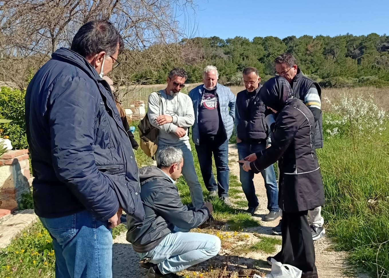 Tekirdağ Bağcılık Araştırma Enstitüsü, Çanakkale’de düzenlenen toplantıda üzüm yetiştiricilerini bilgilendirdi. Çanakkale’nin Bozcaada ilçesinde ...