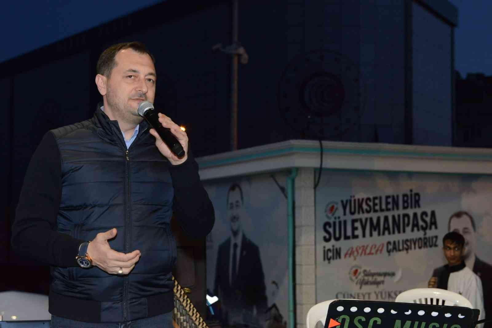 Tekirdağ’da Süleymanpaşa Belediyesi tarafından düzenlenen iftar programı ile 3 bin 500 kişi Ramazan aynının ilk iftarında birlikte orucunu açtı ...