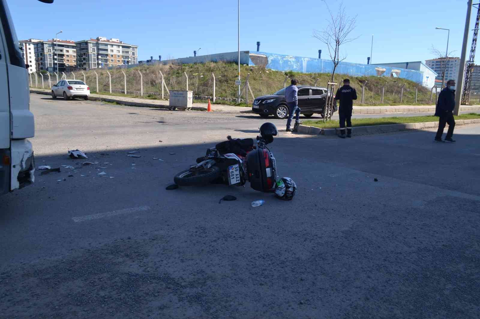 Tekirdağ Çorlu’da otobüse çarpmamak için yön değiştiren motosikletlinin, karşı yönden gelen tankerle kafa kafaya çarpışması sonucu 2 kişinin ...