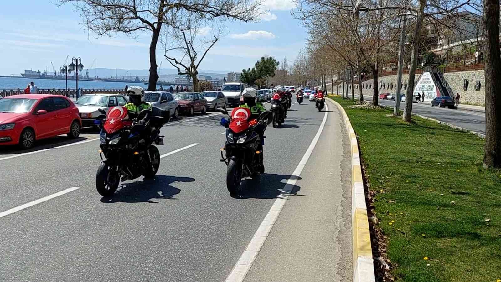 Tekirdağ’da ‘Polis Haftası’ sebebiyle Tekirdağ İl Emniyet Müdürlüğü tarafından konvoy düzenlendi. Emniyet emrinde yer alan araçlarla şehir turu ...