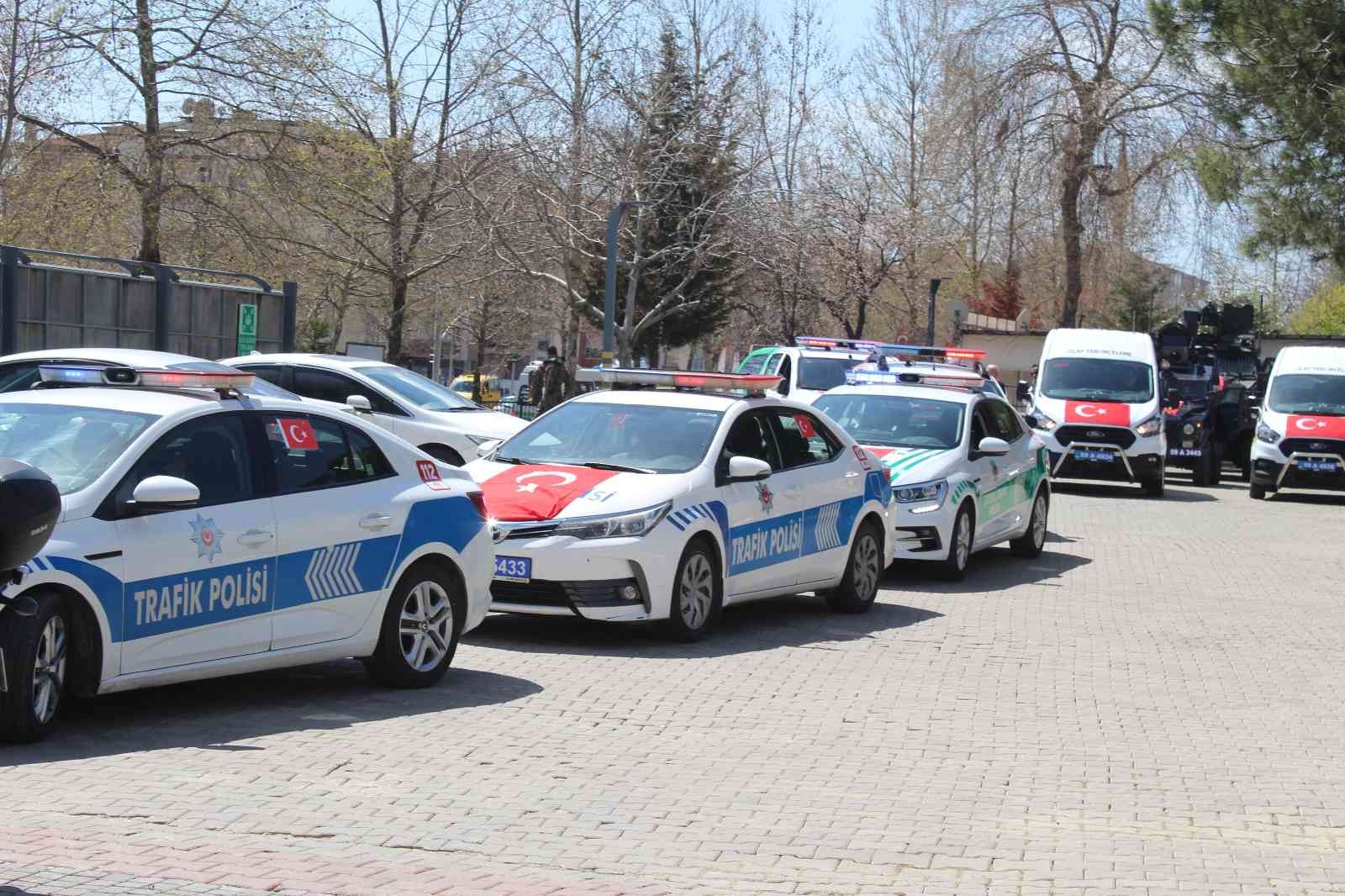 Tekirdağ’da ‘Polis Haftası’ sebebiyle Tekirdağ İl Emniyet Müdürlüğü tarafından konvoy düzenlendi. Emniyet emrinde yer alan araçlarla şehir turu ...