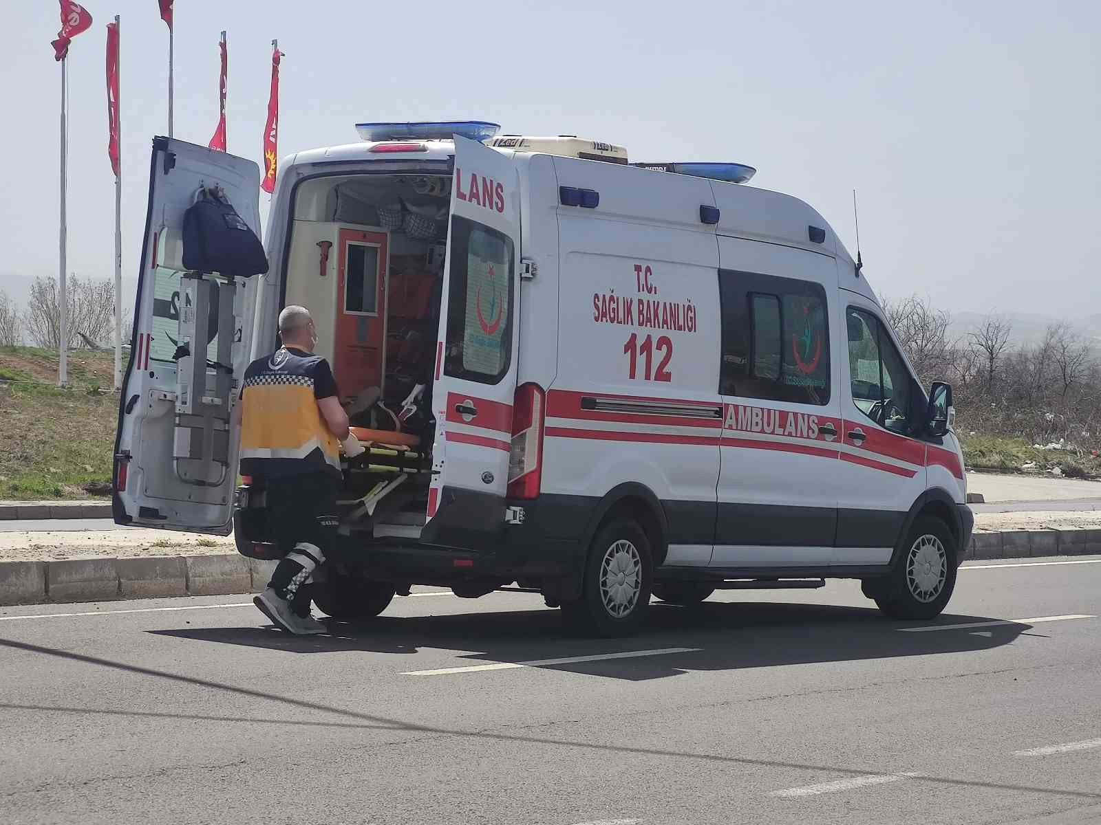 Tekirdağ’ın Malkara ilçesinde meydana gelen trafik kazasında sürücü yaralandı. Yaralanan sürücü hastanede tedavi altına alındı. Kaza, Malkara ...