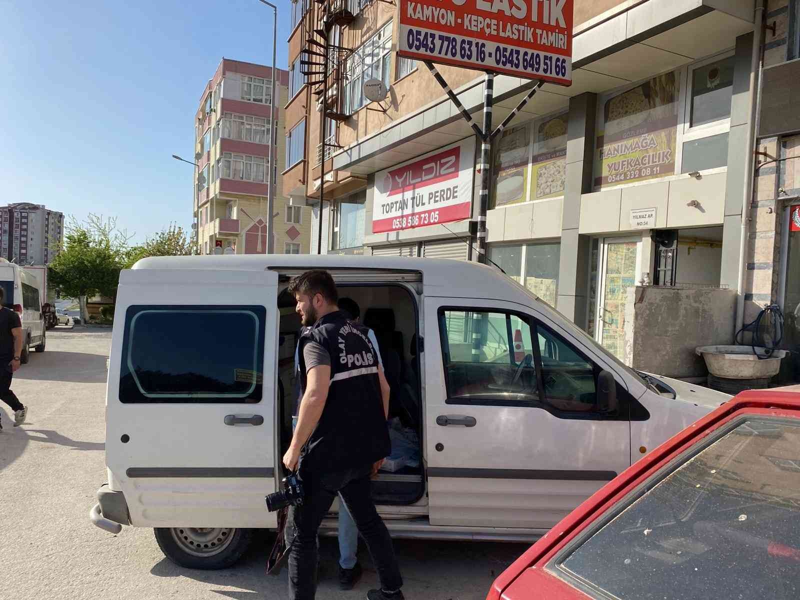 Tekirdağ’da velayet davası sebebiyle tartışan çift, birbirini yaraladı. Yaralı çiftten biri kaldırıldığı hastanede hayatını kaybetti. Olay ...