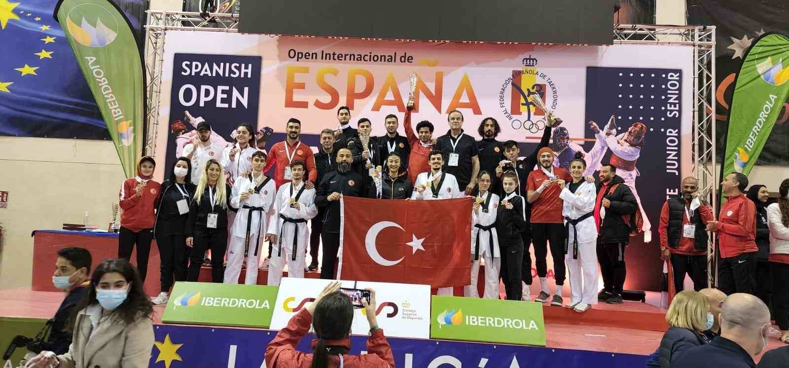 Türkiye Tekvando Milli Takımı, İspanya Açık Tekvando Turnuvası’nda 7’si altın 14 madalya kazandı. İspanya’nın Alicante şehrinde düzenlenen ...