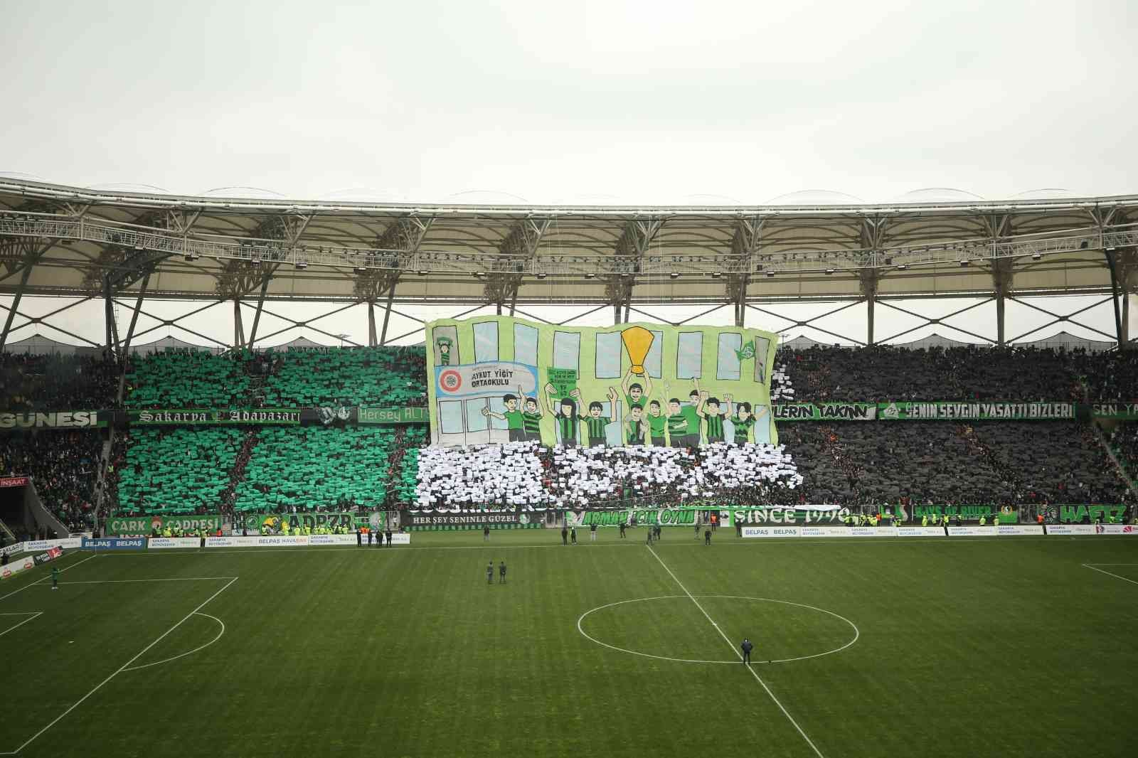 0 mağlup etti. Stat: Yeni Sakarya Atatürk Hakemler: Tarık Güldal xx, Enes Biroğlu xx, Şafak Nalbantoğlu xx, Okan Kayataş xx Sakaryaspor: Furkan ...