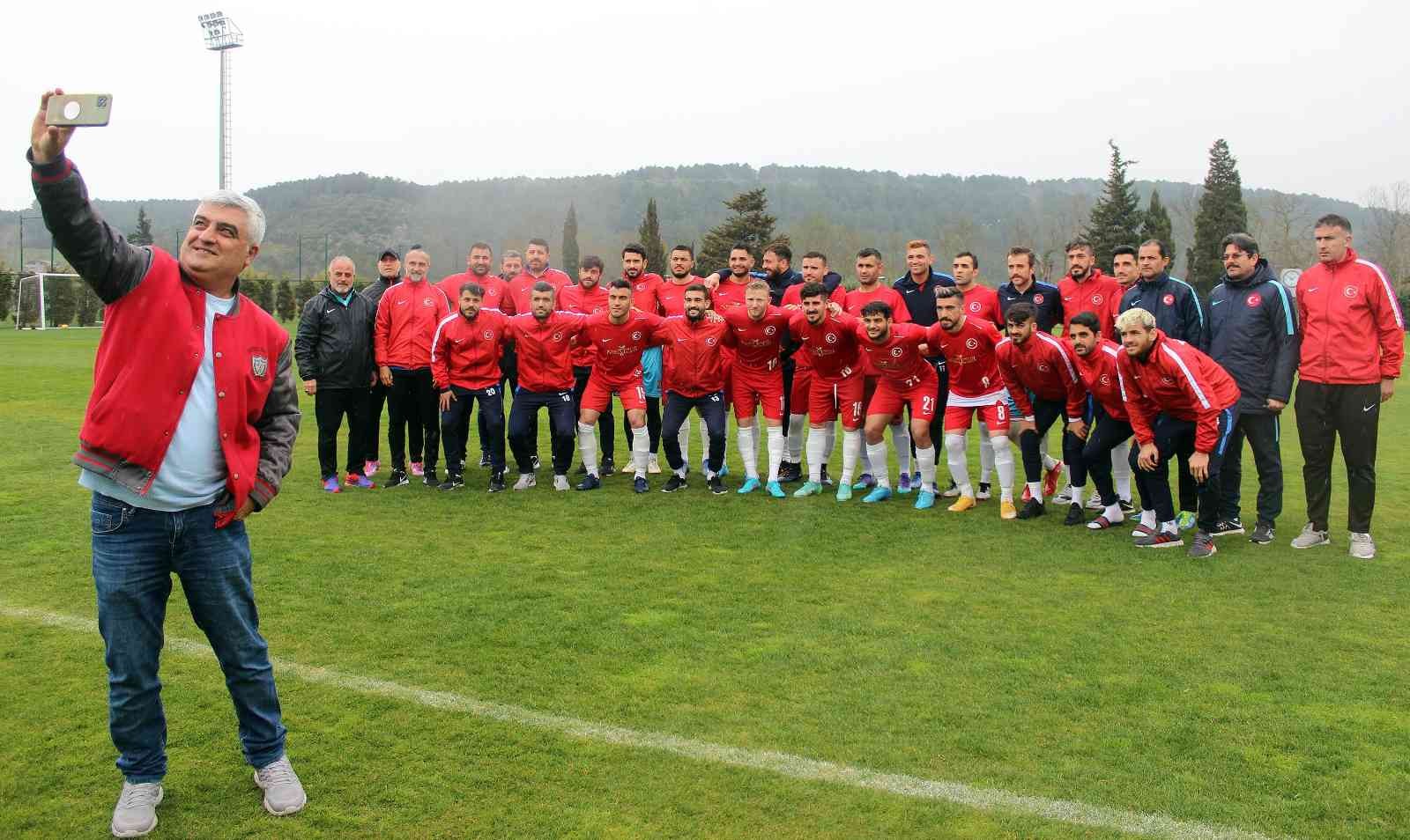 Türkiye İşitme Engelliler Spor Federasyonu (TİESF) bünyesinde faaliyet gösteren İşitme Engelliler Milli Futbol Takımı, 1-15 Mayıs’ta Brezilya’da ...