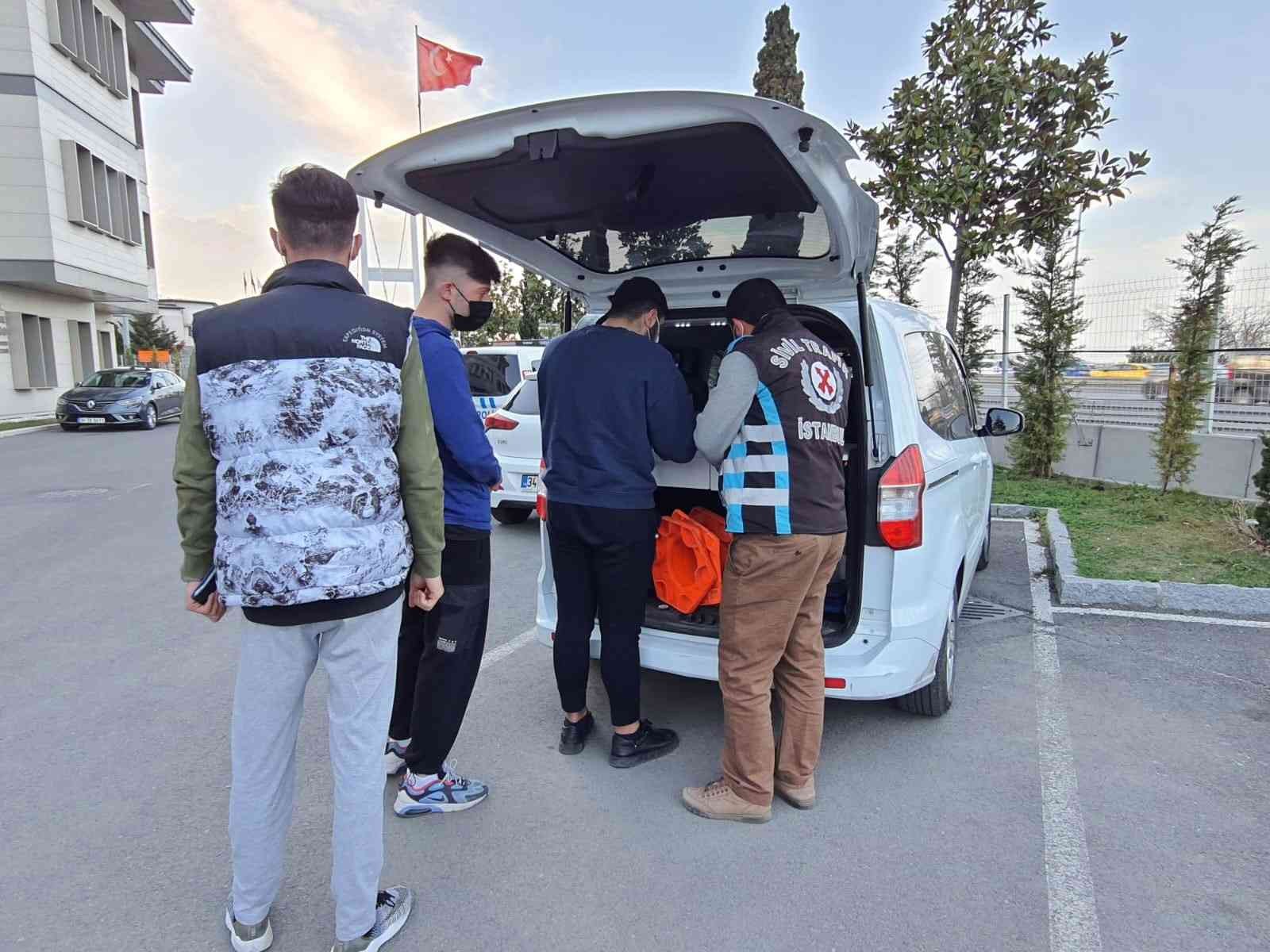 Kağıthane’de tünel içerisinde araçlarından inerek trafiği tehlikeye atan şahıslara ceza yağdı. Tünel içinde araçlarında inip oynamaları cep ...