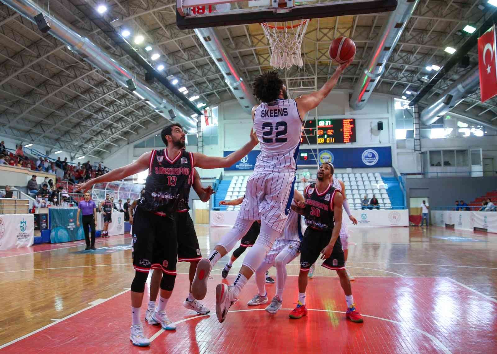 Türkiye Basketbol Ligi 26. hafta karşılaşmasında Samsunspor’u ağırlayan Kocaeli Büyükşehir Belediyesi Kağıtspor karşılaşmadan 70-76 mağlup ...