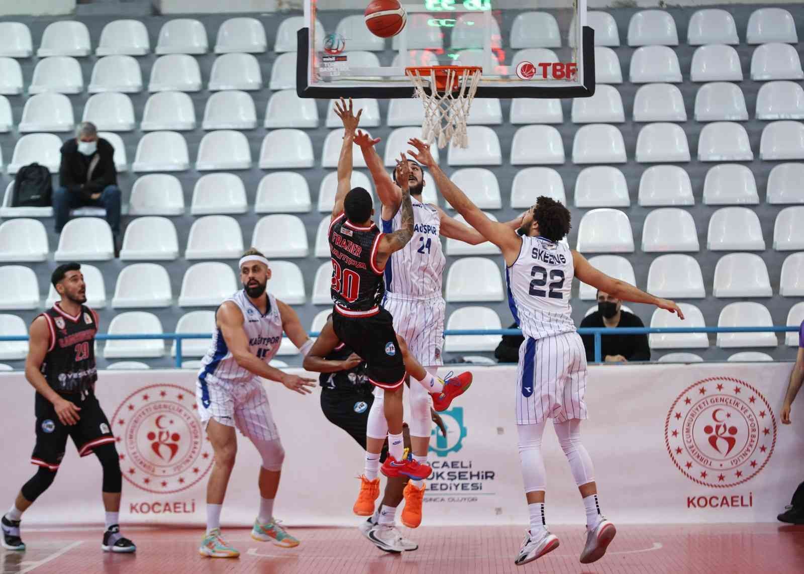 Türkiye Basketbol Ligi 26. hafta karşılaşmasında Samsunspor’u ağırlayan Kocaeli Büyükşehir Belediyesi Kağıtspor karşılaşmadan 70-76 mağlup ...