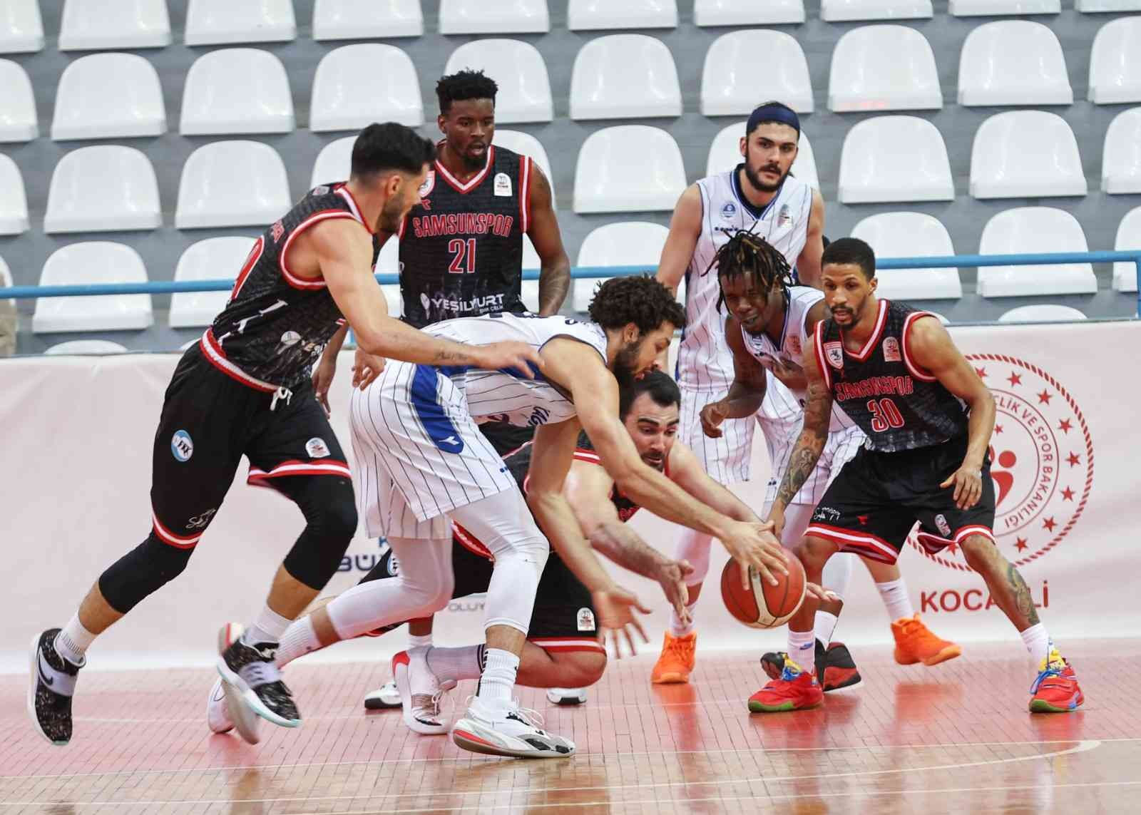 Türkiye Basketbol Ligi 26. hafta karşılaşmasında Samsunspor’u ağırlayan Kocaeli Büyükşehir Belediyesi Kağıtspor karşılaşmadan 70-76 mağlup ...