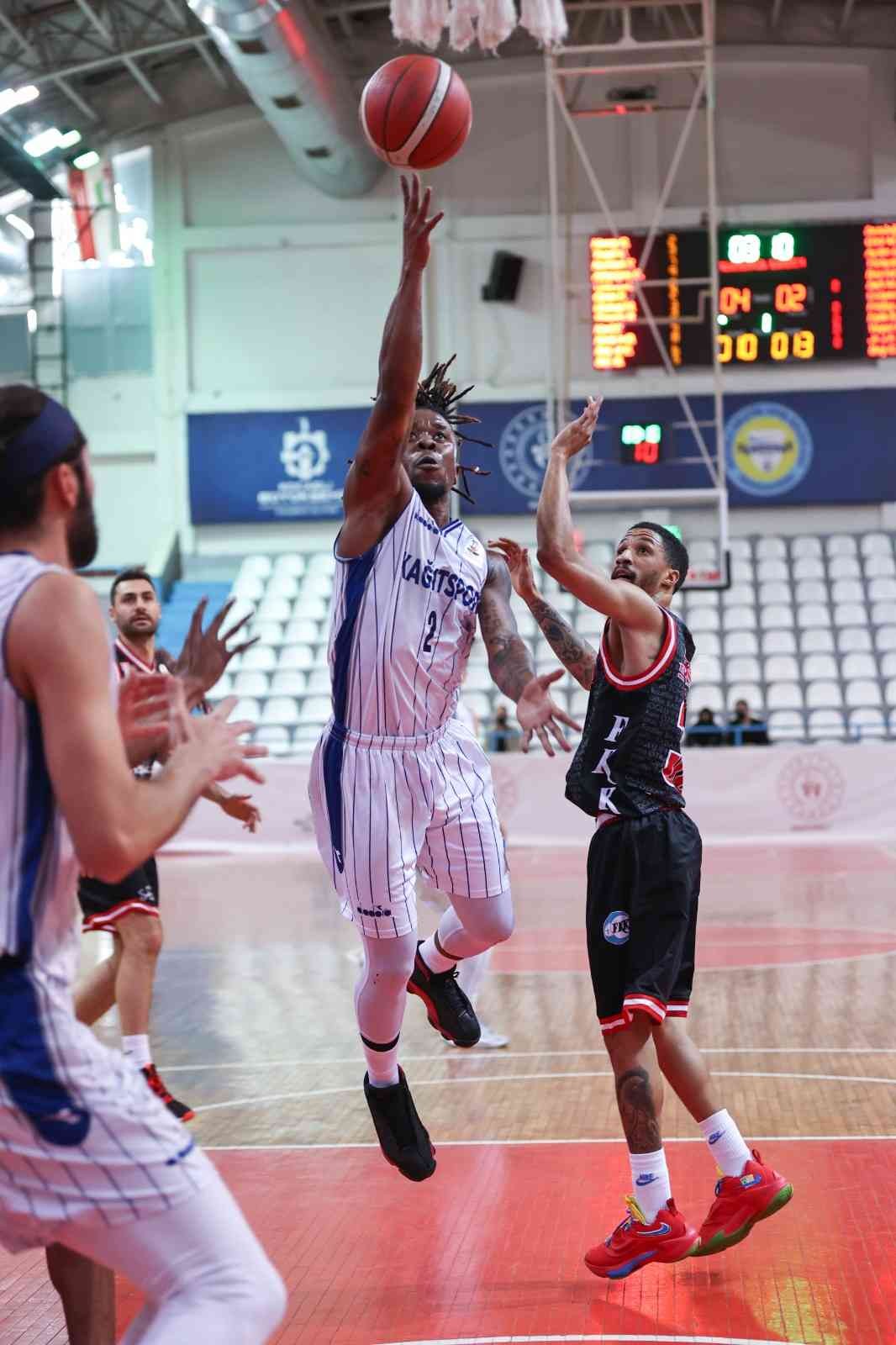 Türkiye Basketbol Ligi 26. hafta karşılaşmasında Samsunspor’u ağırlayan Kocaeli Büyükşehir Belediyesi Kağıtspor karşılaşmadan 70-76 mağlup ...