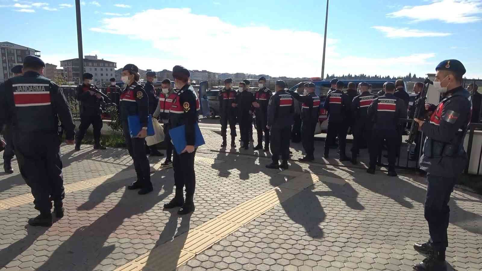 Kırklareli’nde rüşvet iddiasıyla aralarından Kıyıköy Belediye Başkanı Ender Sevinç’in de bulunduğu 3’ü tutuklu 12 sanık hakkında 4 yıldan 12 yıla ...