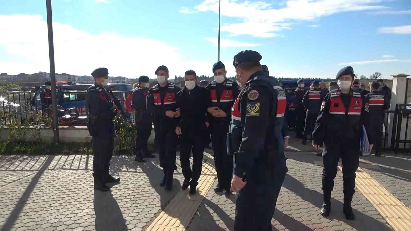 Kırklareli’nde rüşvet iddiasıyla aralarından Kıyıköy Belediye Başkanı Ender Sevinç’in de bulunduğu 3’ü tutuklu 12 sanık hakkında 4 yıldan 12 yıla ...