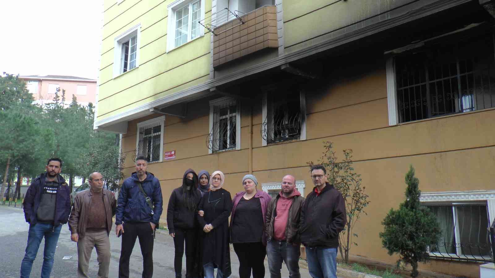 Tuzla’da daha önce sürekli tartışma yaşadığı apartman sakinleri ile davalık olan kadının evinde, bu gece sahur vaktinde yangın çıktı. Yangın ...