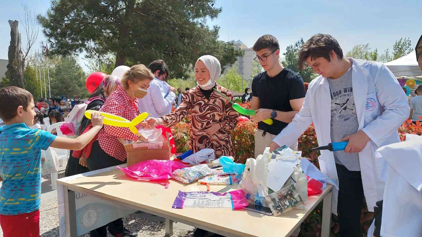 Bursa Uludağ Üniversitesi ve Bursa LÖDER’in işbirliğiyle Sabahattin Gazioğlu Çocuk Hematoloji ve Onkoloji Hastanesinde tedavi gören çocuklar için ...