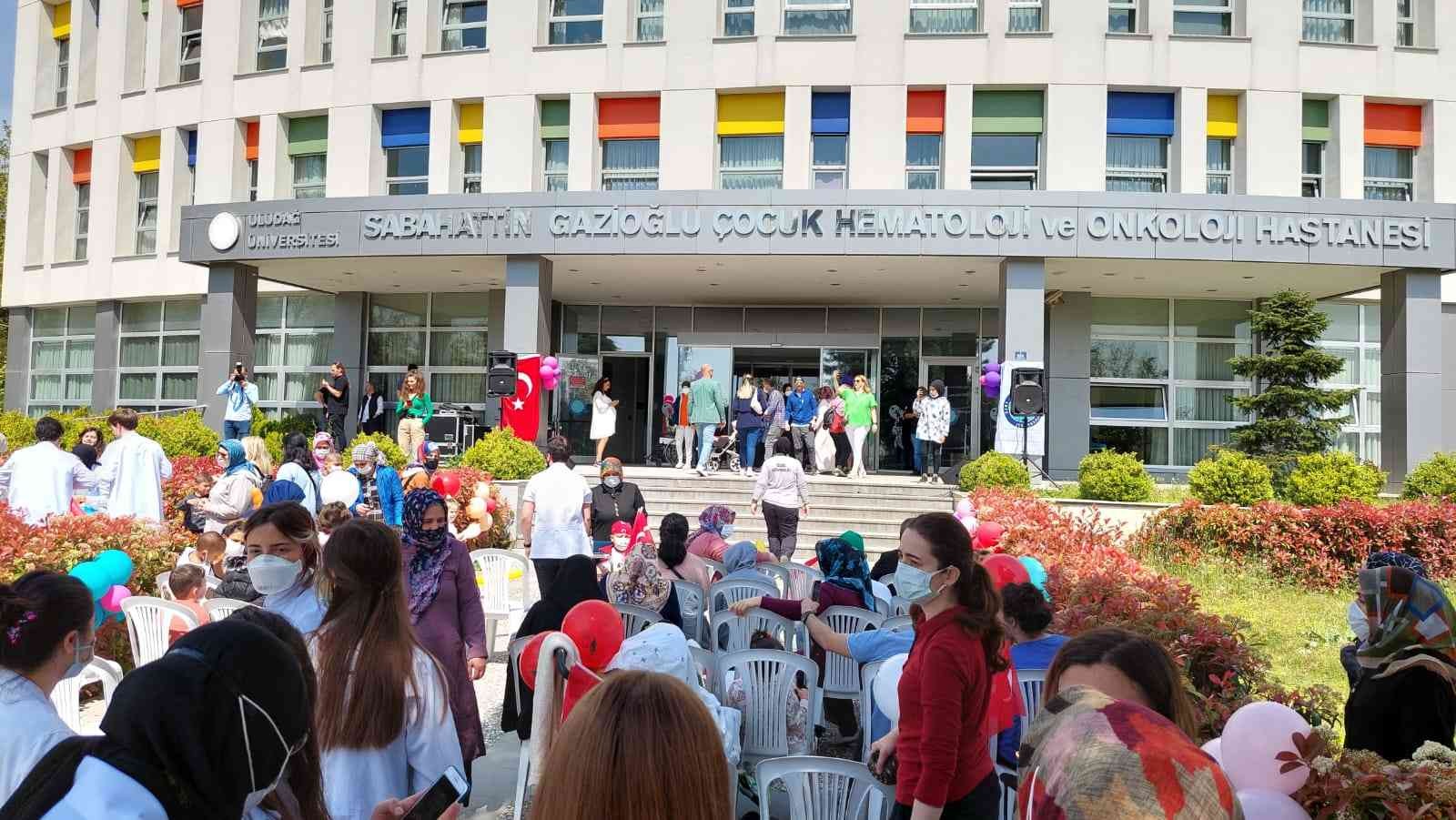 Bursa Uludağ Üniversitesi ve Bursa LÖDER’in işbirliğiyle Sabahattin Gazioğlu Çocuk Hematoloji ve Onkoloji Hastanesinde tedavi gören çocuklar için ...