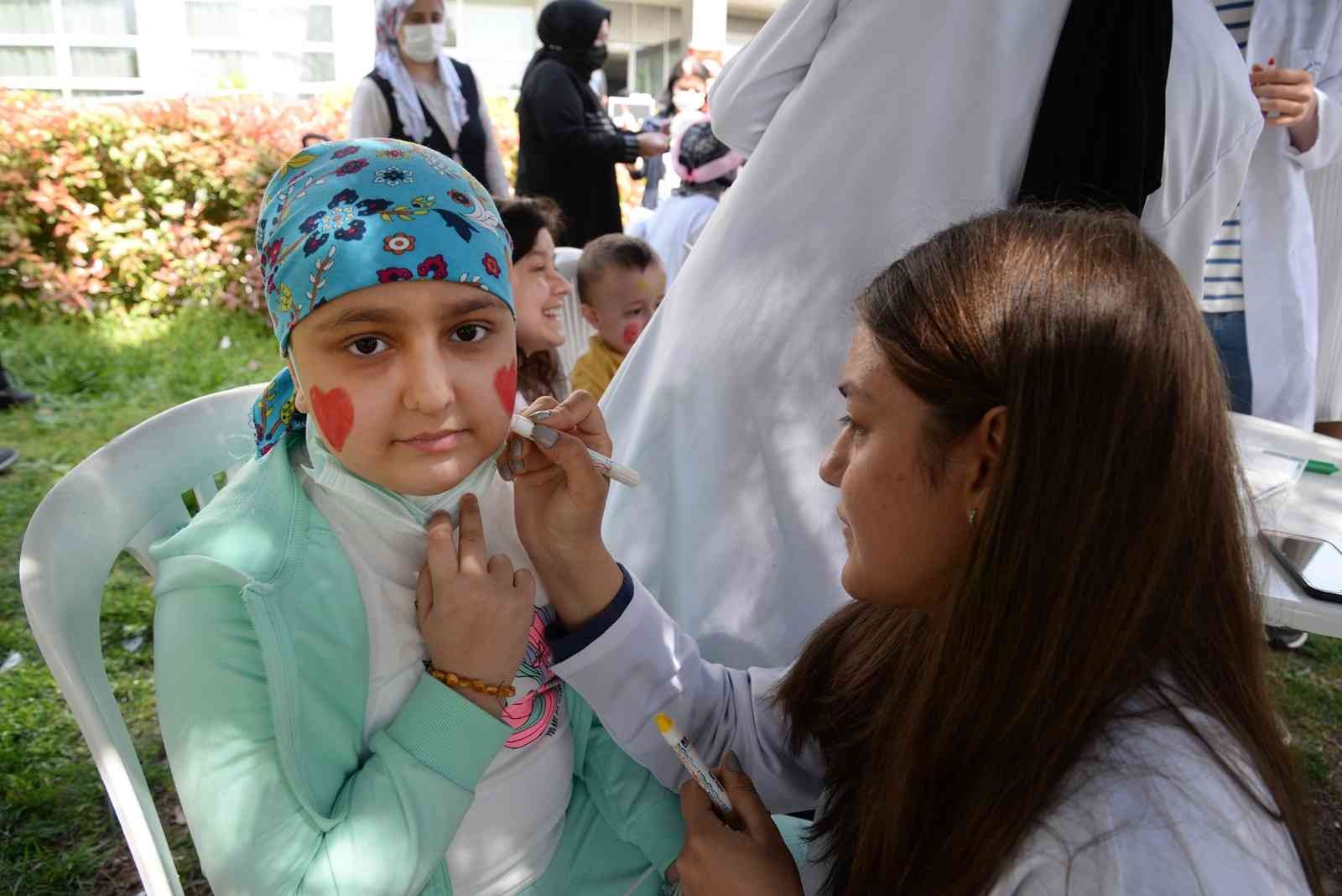 Bursa Uludağ Üniversitesi ve Bursa LÖDER’in işbirliğiyle Sabahattin Gazioğlu Çocuk Hematoloji ve Onkoloji Hastanesinde tedavi gören çocuklar için ...