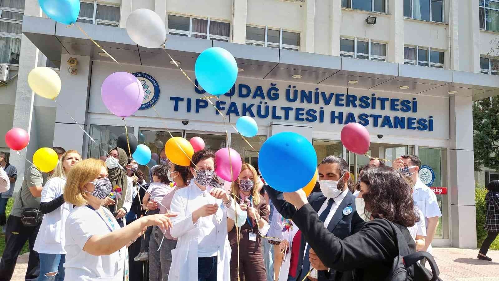 Bursa Uludağ Üniversitesi (BUÜ) Çocuk İmmünoloji ve Romatoloji bölümü çalışanları, "kalıtımsal bağışıklık sistemi yetersizliği" olarak tanımlanan ...