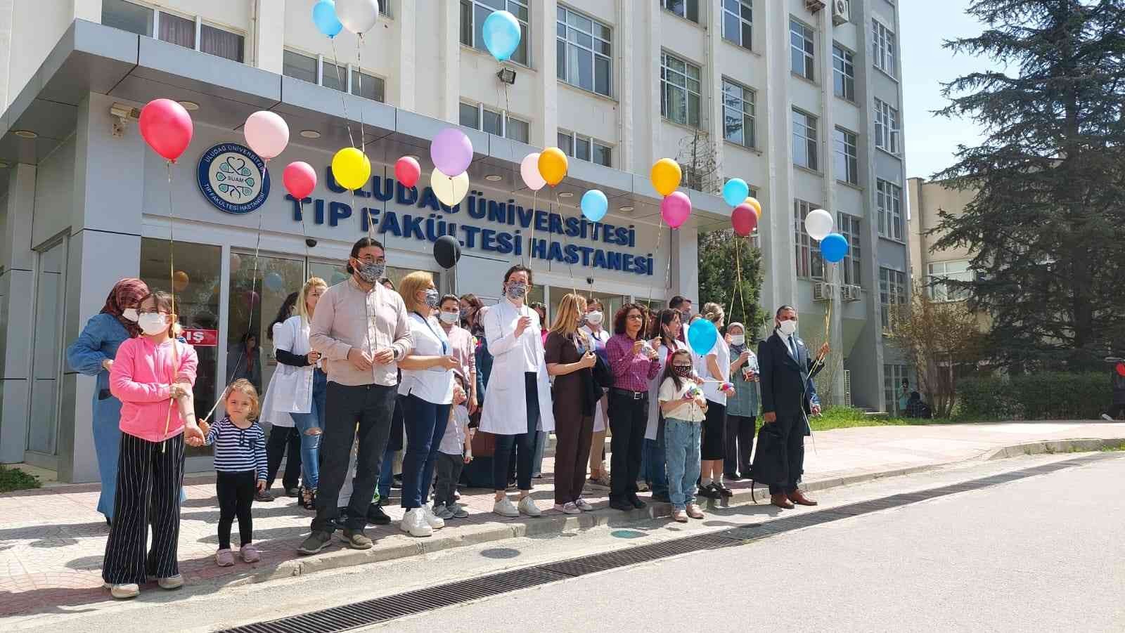 Bursa Uludağ Üniversitesi (BUÜ) Çocuk İmmünoloji ve Romatoloji bölümü çalışanları, "kalıtımsal bağışıklık sistemi yetersizliği" olarak tanımlanan ...