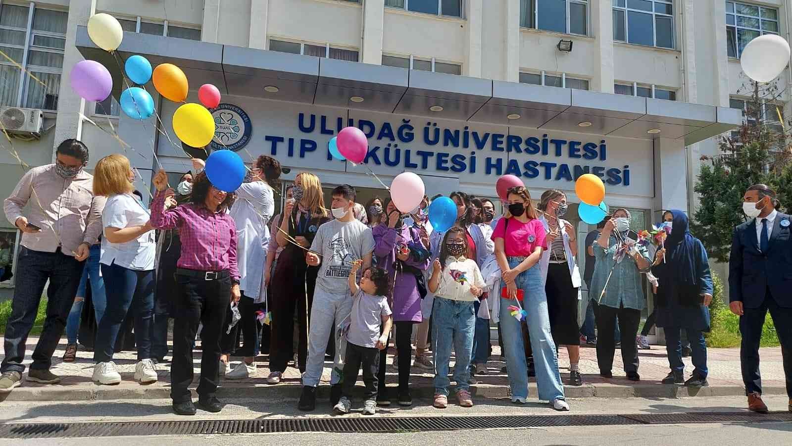 Bursa Uludağ Üniversitesi (BUÜ) Çocuk İmmünoloji ve Romatoloji bölümü çalışanları, "kalıtımsal bağışıklık sistemi yetersizliği" olarak tanımlanan ...