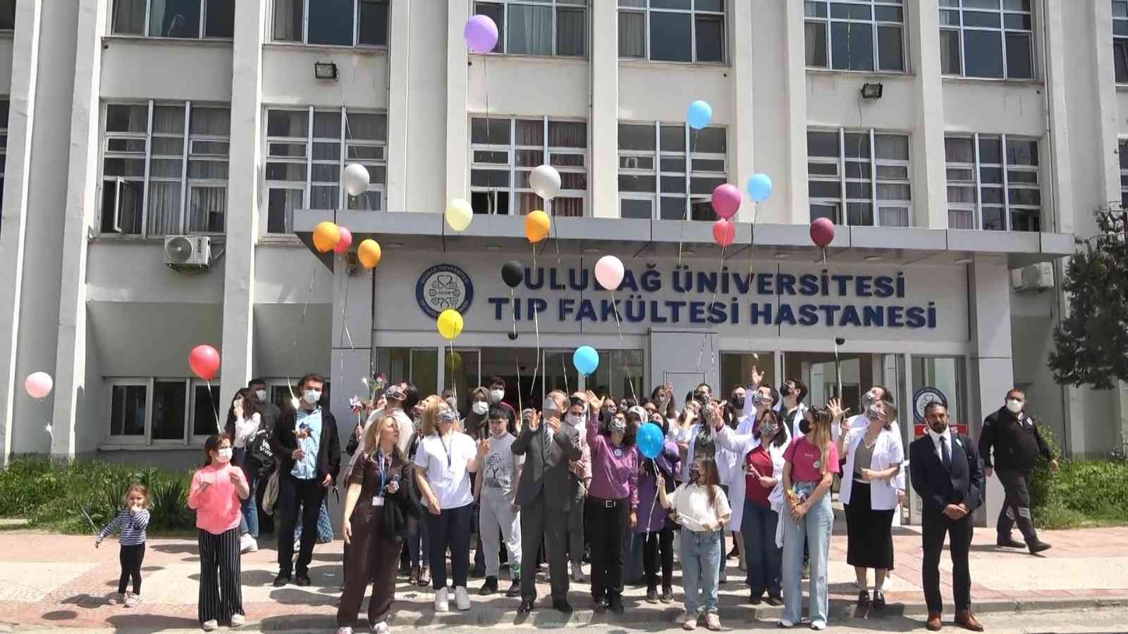 Bursa Uludağ Üniversitesi (BUÜ) Çocuk İmmünoloji ve Romatoloji bölümü çalışanları, "kalıtımsal bağışıklık sistemi yetersizliği" olarak tanımlanan ...