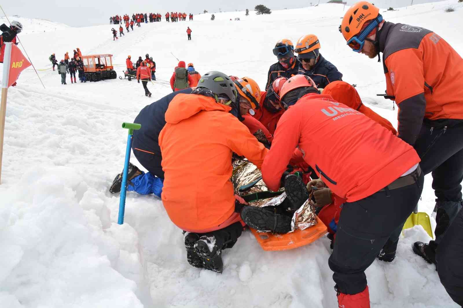 Bursa’da kış turizminin önemli yerlerinden biri olan Uludağ’da 180 personelin katılımıyla ’’2022 Çığ Önlemleri ve Müdahale Tatbikatı’’ yapıldı ...