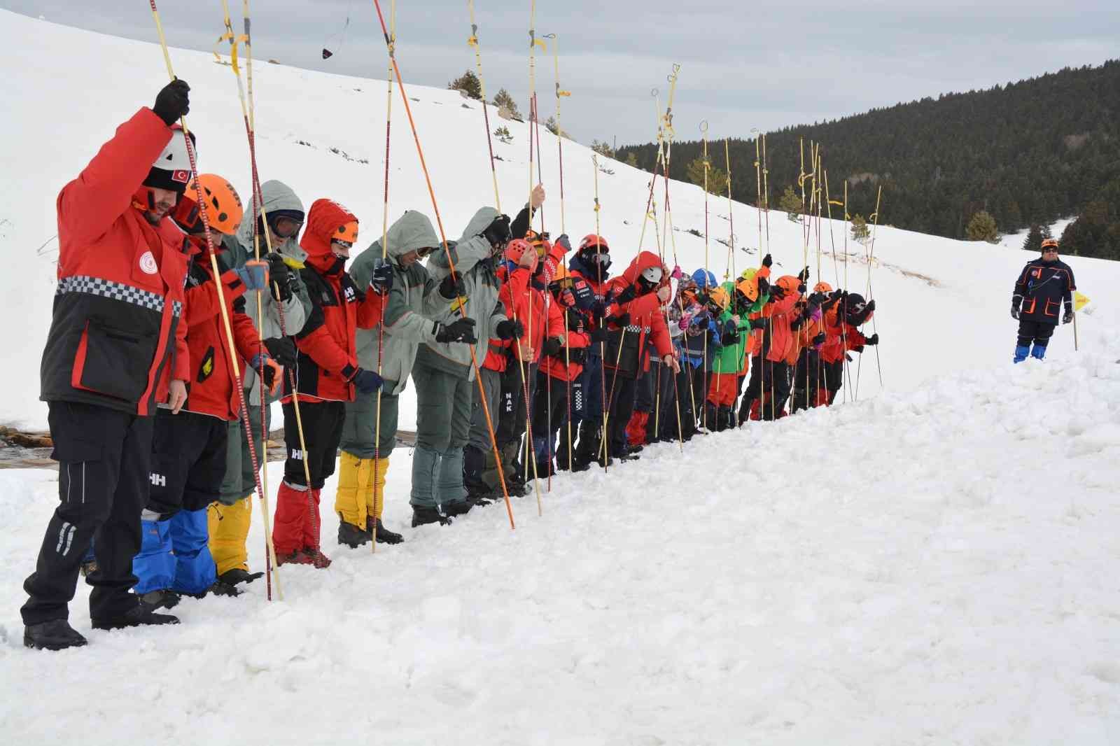 Bursa’da kış turizminin önemli yerlerinden biri olan Uludağ’da 180 personelin katılımıyla ’’2022 Çığ Önlemleri ve Müdahale Tatbikatı’’ yapıldı ...