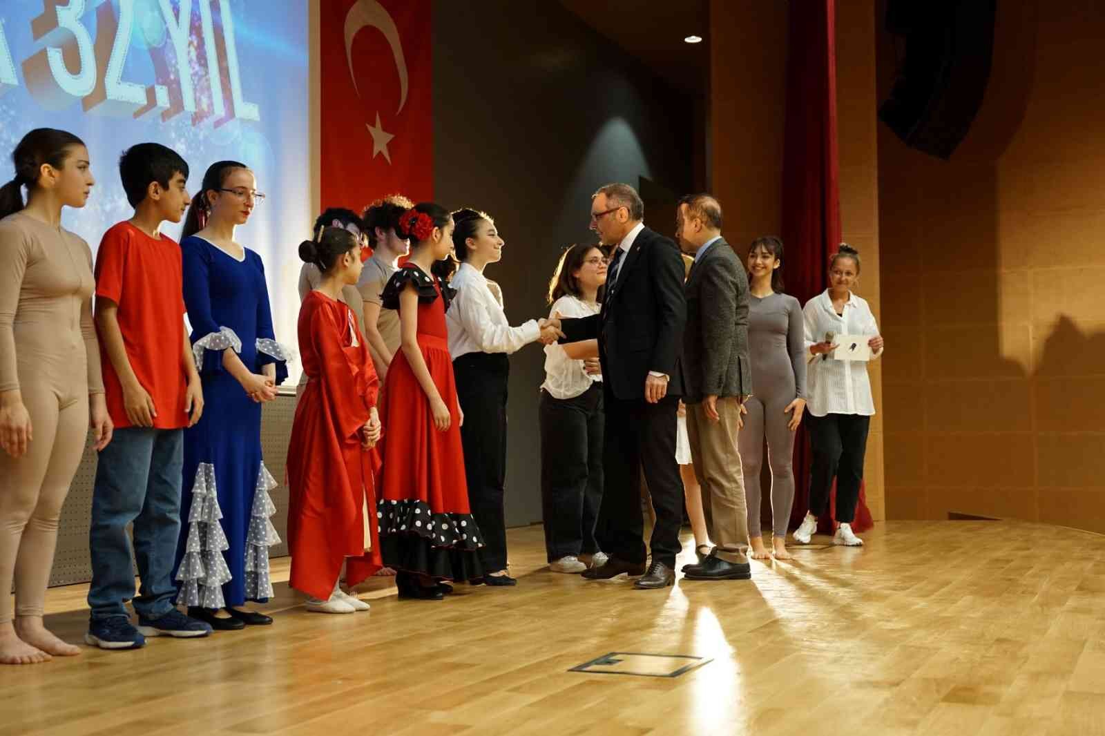 Uluslararası Dans Günü, Atlas Üniversitesi’nde Pera Güzel Sanatlar öğrencilerinin sahne performansıyla kutlandı. 1982 yılından bu yana tüm ...