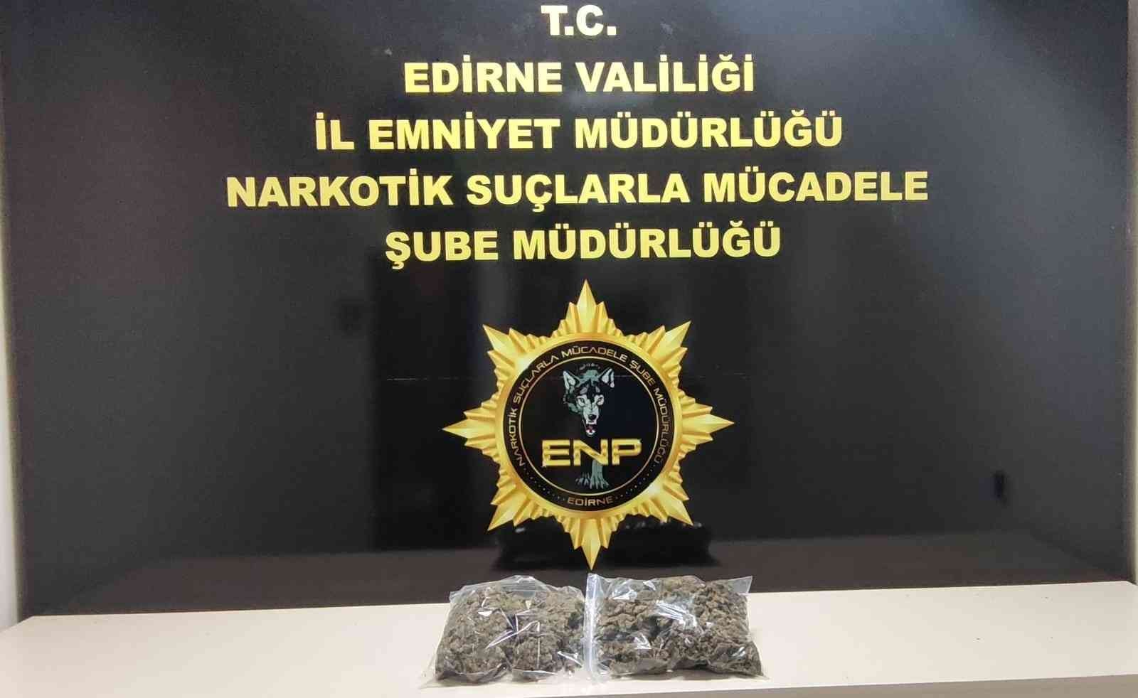 Edirne İl Emniyet Müdürlüğü ekipleri tarafından geçtiğimiz günlerde düzenlenen operasyon sonucu Y.F. ve aynı firmaya bağlı çalışan tır şoförü G.Ö ...