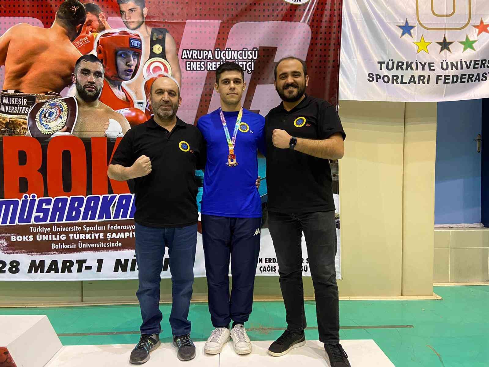 Balıkesir’de gerçekleşen Üniversiteler Boks Ünilig Türkiye Şampiyonası tamamlandı. Türkiye Üniversite Sporları Federasyonu tarafından organize ...