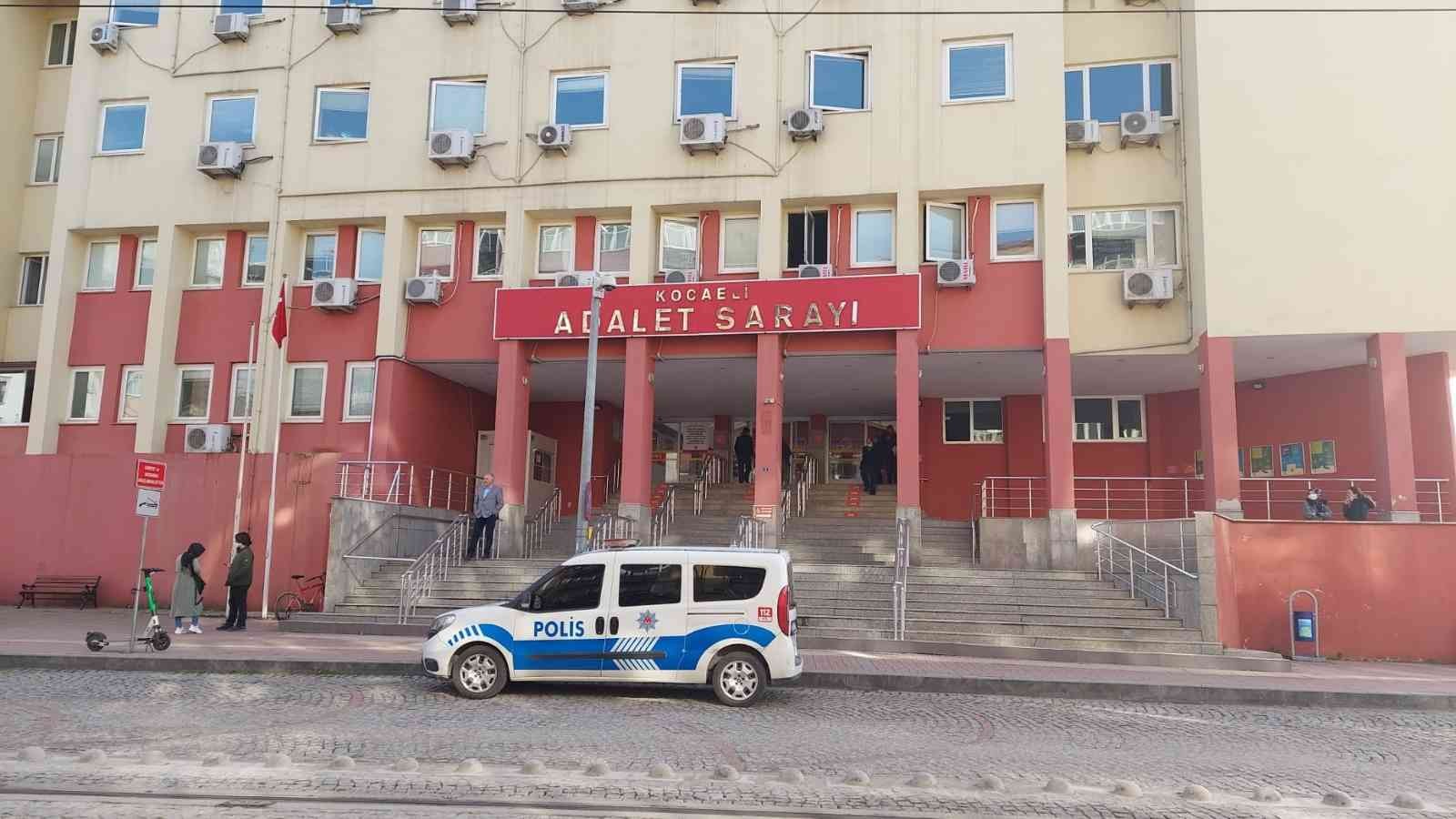 Kocaeli’de uyuşturucu madde ticareti yaptığı gerekçesiyle yargılanan sanığa 12 yıl 6 ay hapis ve 25 bin TL para cezası verildi. Kocaeli’de ...