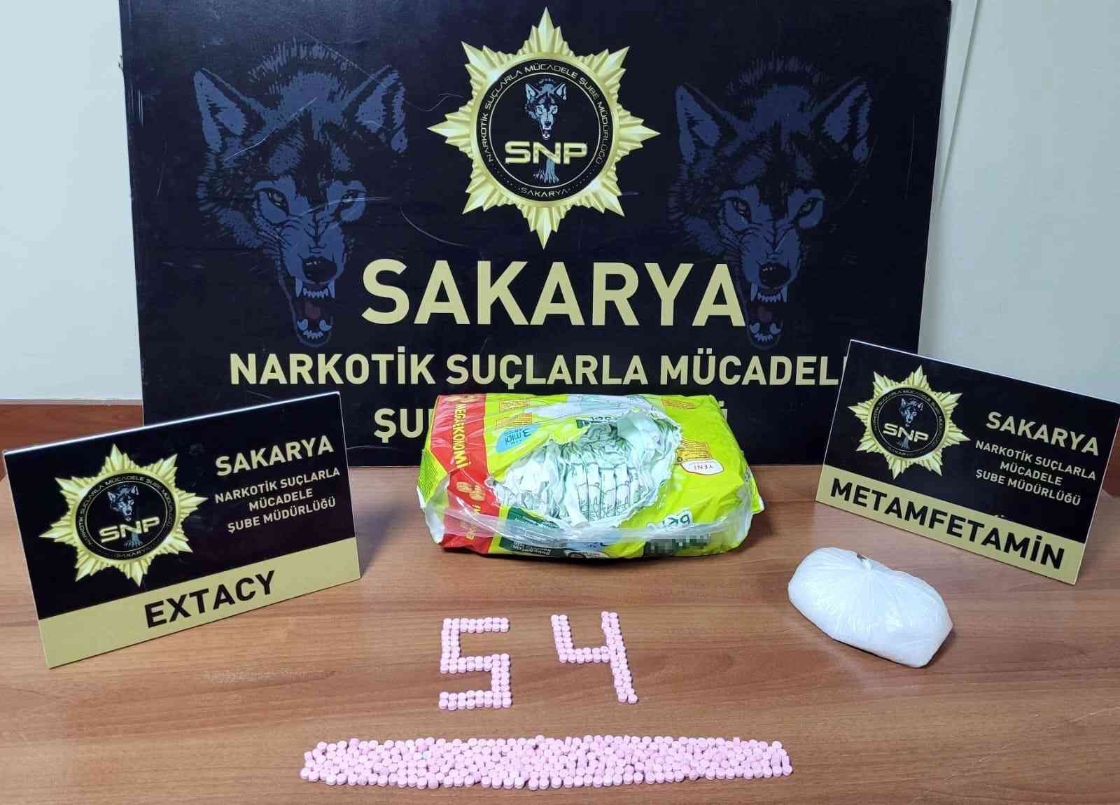 Sakarya’da polis ekiplerince Mart ayı içerisinde uyuşturucu madde ticari yapan ve kullanan şahıslara yönelik yapılan operasyonlarda çok sayıda ...